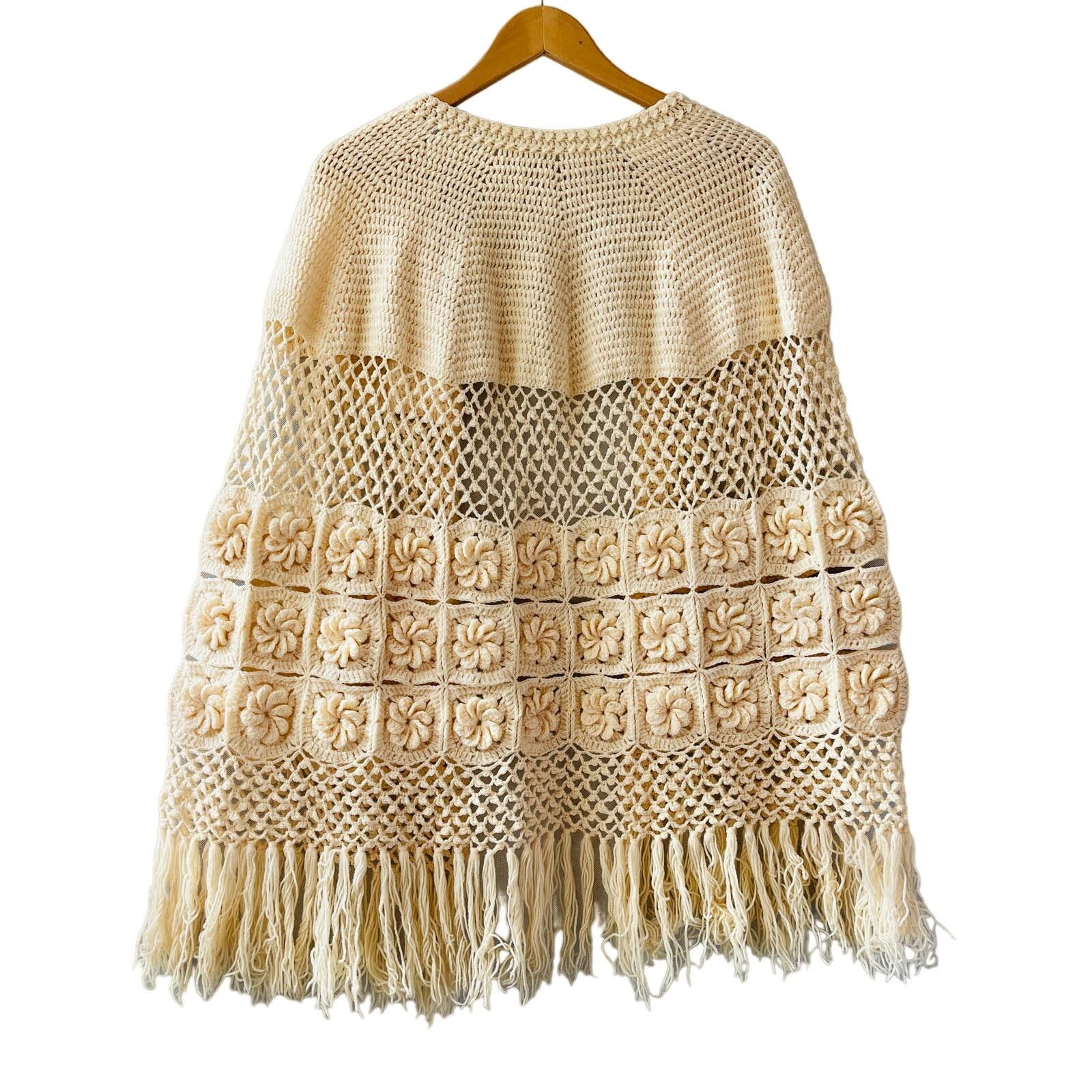Vintage VINTAGE 1970s Handmade Crocheted Cream Wool Cape One Size Size ONE SIZE - 2 Thumbnail