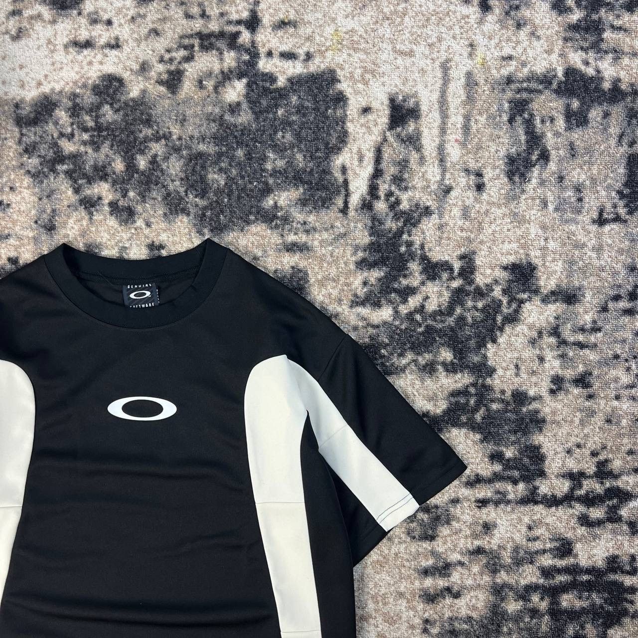 Oakley Oakley Center Logo Oversized Fit T-Shirt Surf Style Size US XL / EU 56 / 4 - 2 Thumbnail