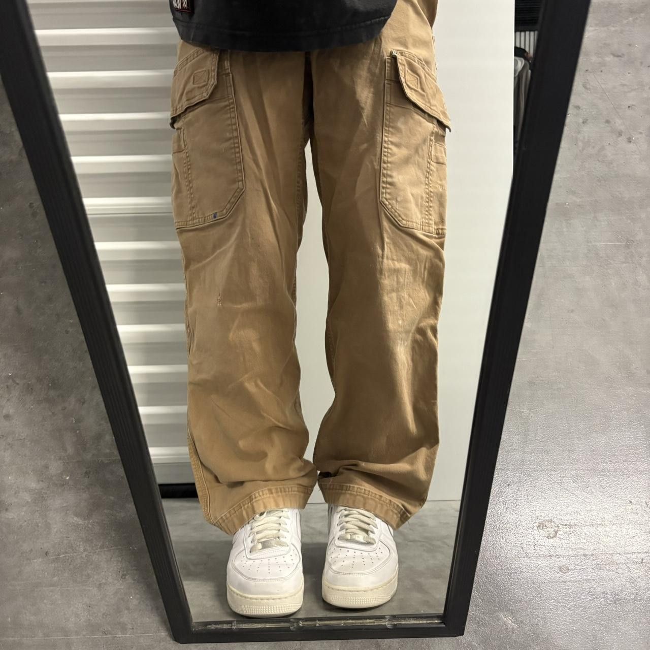 Vintage Crazy Vintage Y2K/2000s Baggy Tan Khaki Cargo Pannts! Size US 32 / EU 48 - 1 Thumbnail