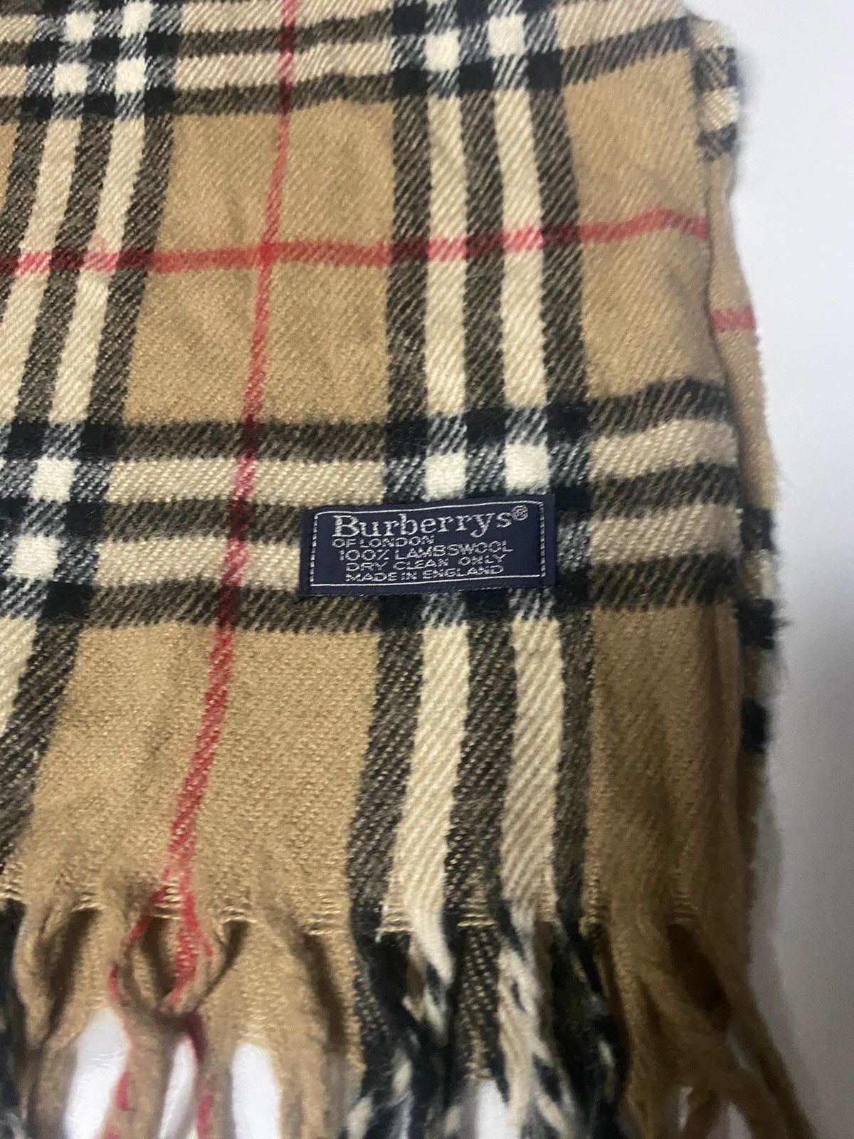 Glamorous Gold Toned Oval Shaped Belt Accentuating Waist Chain Embellished with Hugs and Kisses Accents