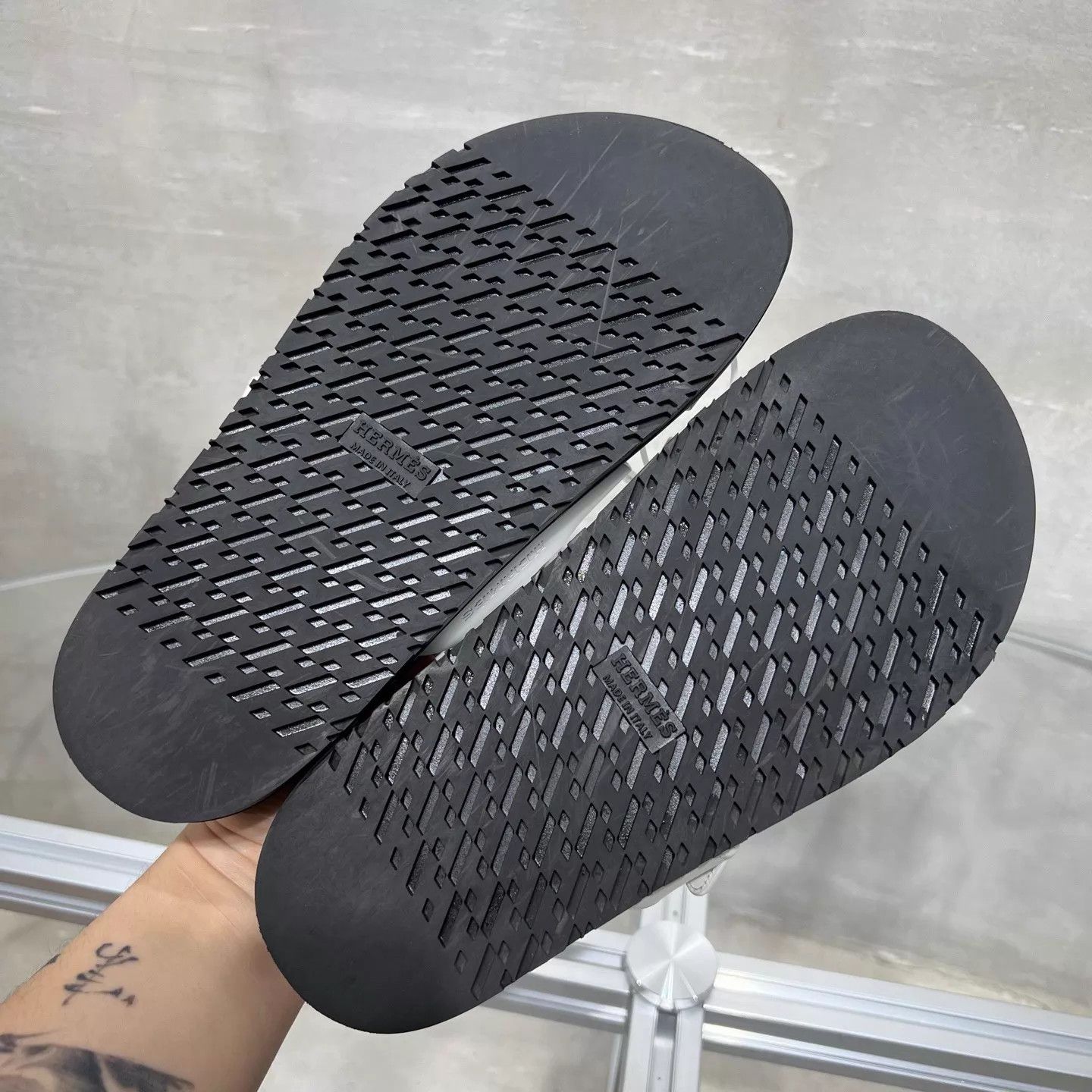 Hermes HERMES Chyper Slippers Black & White Size 37 Size US 6.5 / IT 36.5 - 7 Thumbnail
