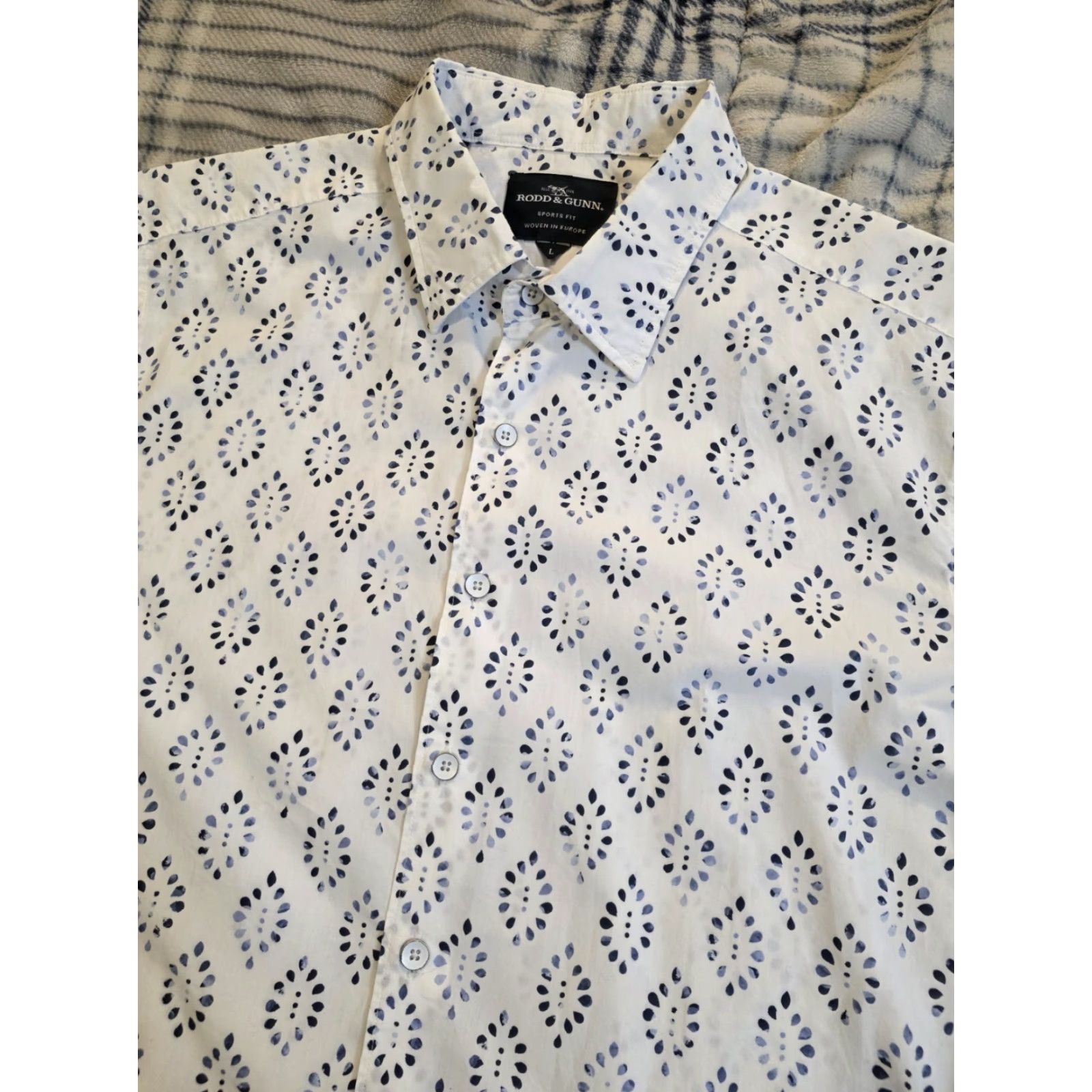Rodd & Gunn Rodd & Gunn Penguin Place Sport Fit Short Sleeve Button Up Pigeon Print Mens L White Cotton Shirt Size US 33 - 2 Thumbnail