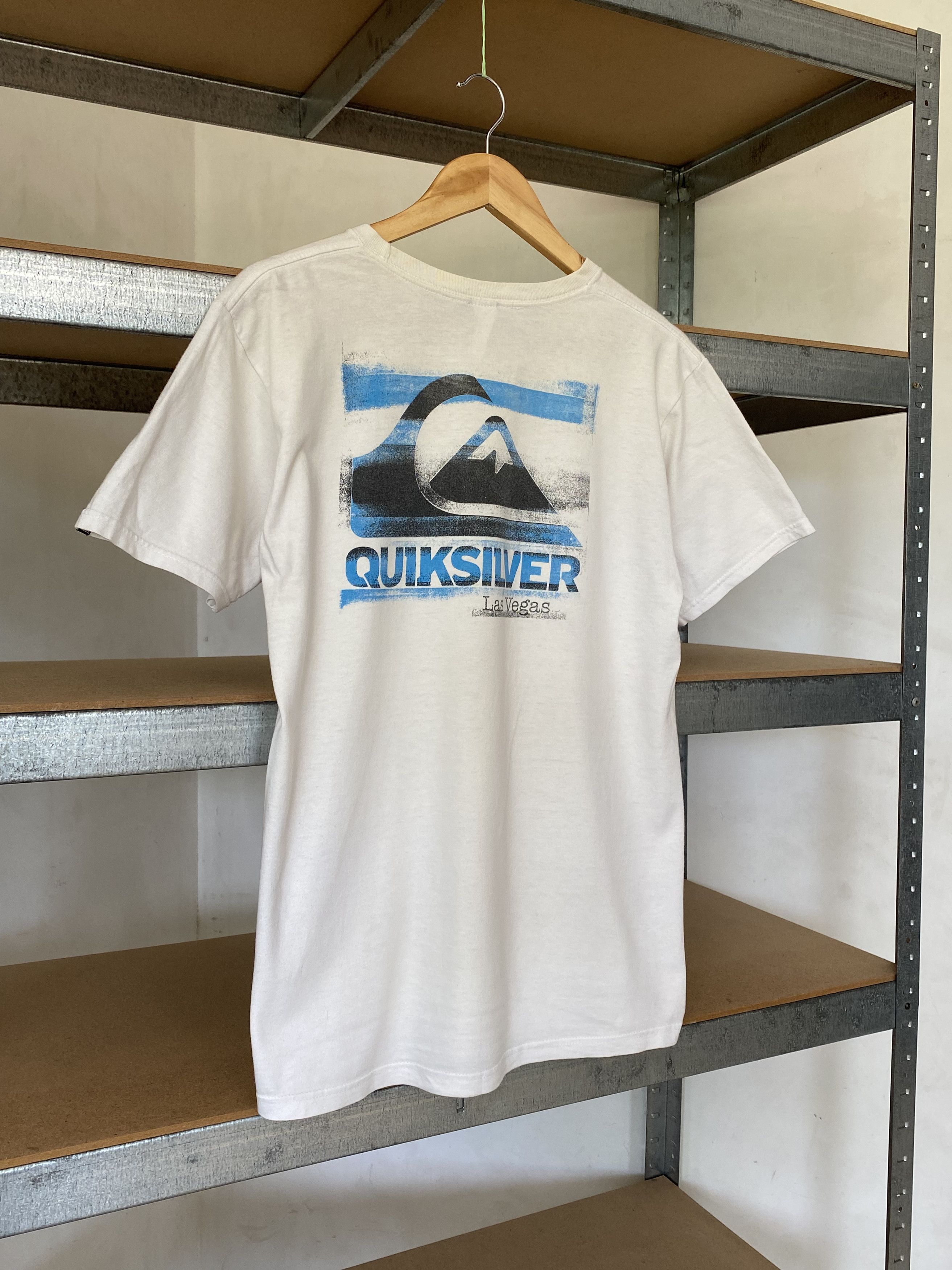 Quiksilver Quiksilver Vintage 2000s Las Vegas White Surf Style T-shirt Size US M / EU 48-50 / 2 - 12 Thumbnail
