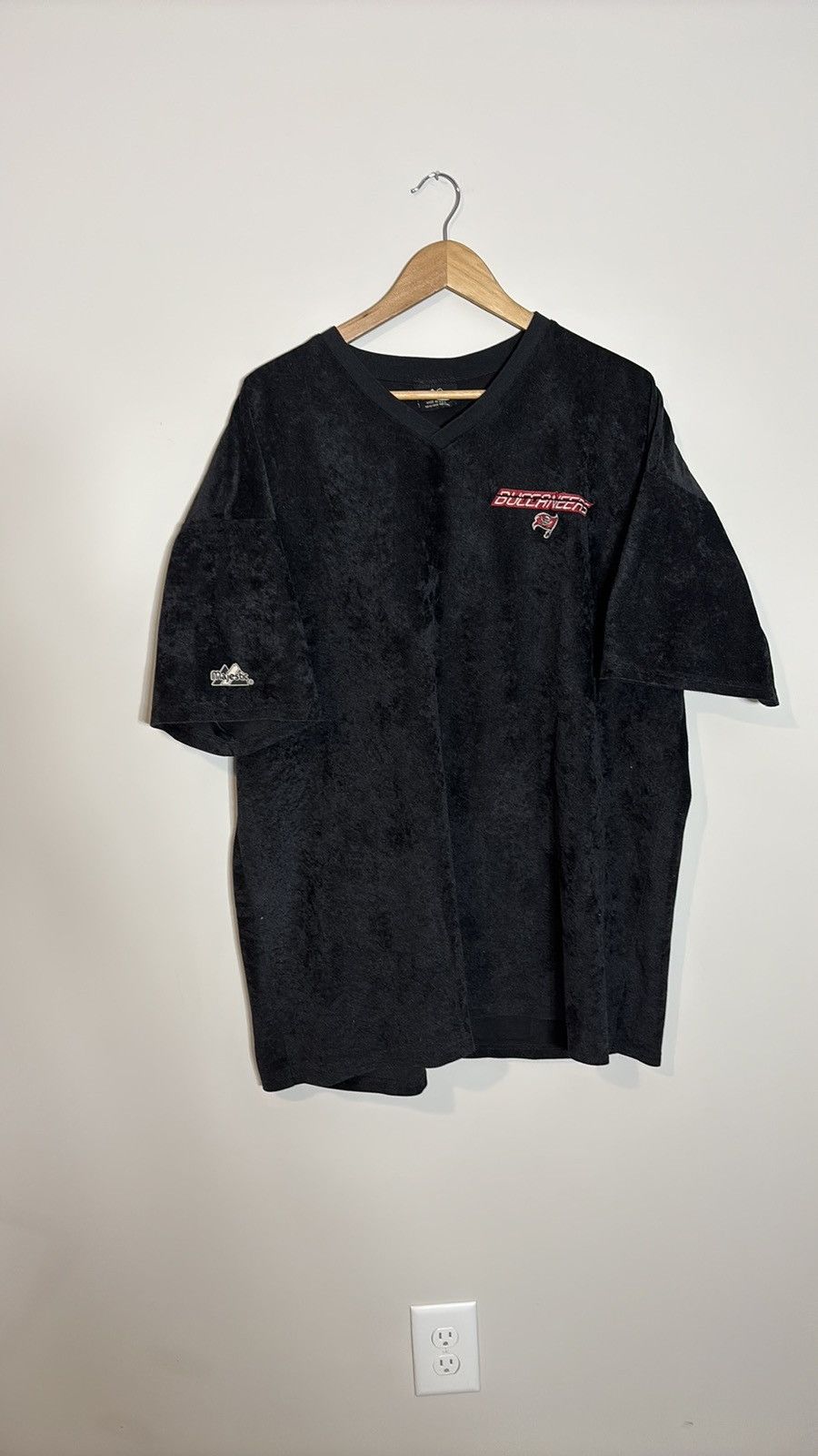 Majestic × NFL × Vintage Vintage Majestic Tampa Bay Buccaneers Velvet Shirt Size US XXL / EU 58 / 5 - 1 Thumbnail