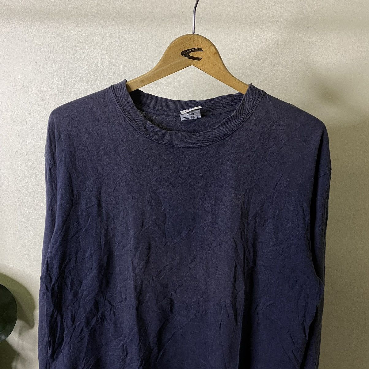 Vintage Vintage 2000s Anvil Navy Blank LS Tee Size US L / EU 52-54 / 3 - 2 Thumbnail