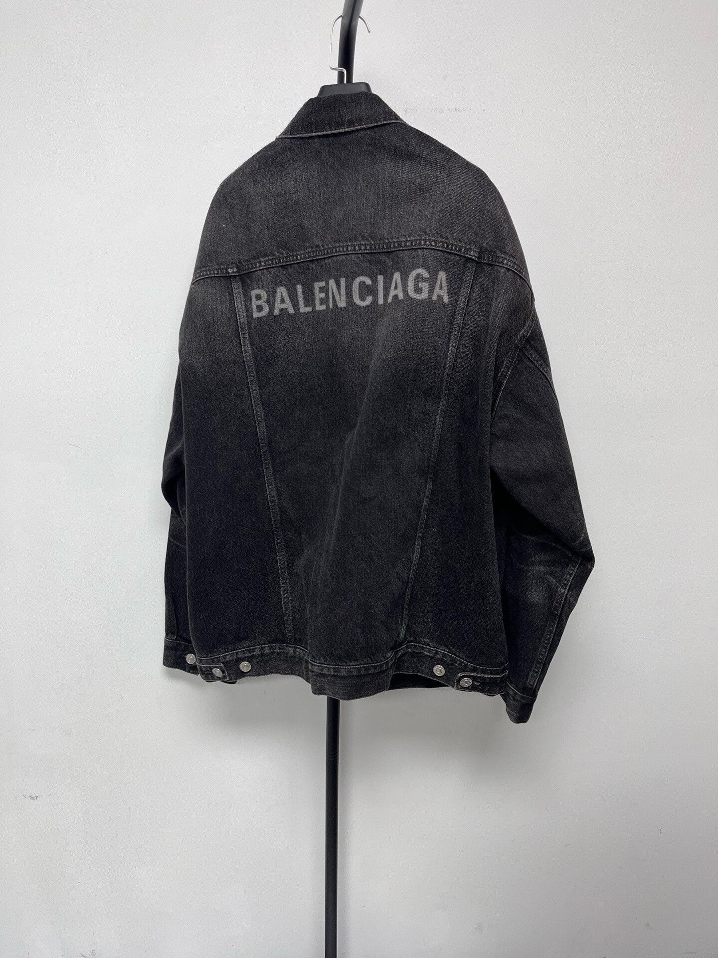 Balenciaga black oversized logo denim jacket Size US M / EU 48-50 / 2 - 1 Thumbnail