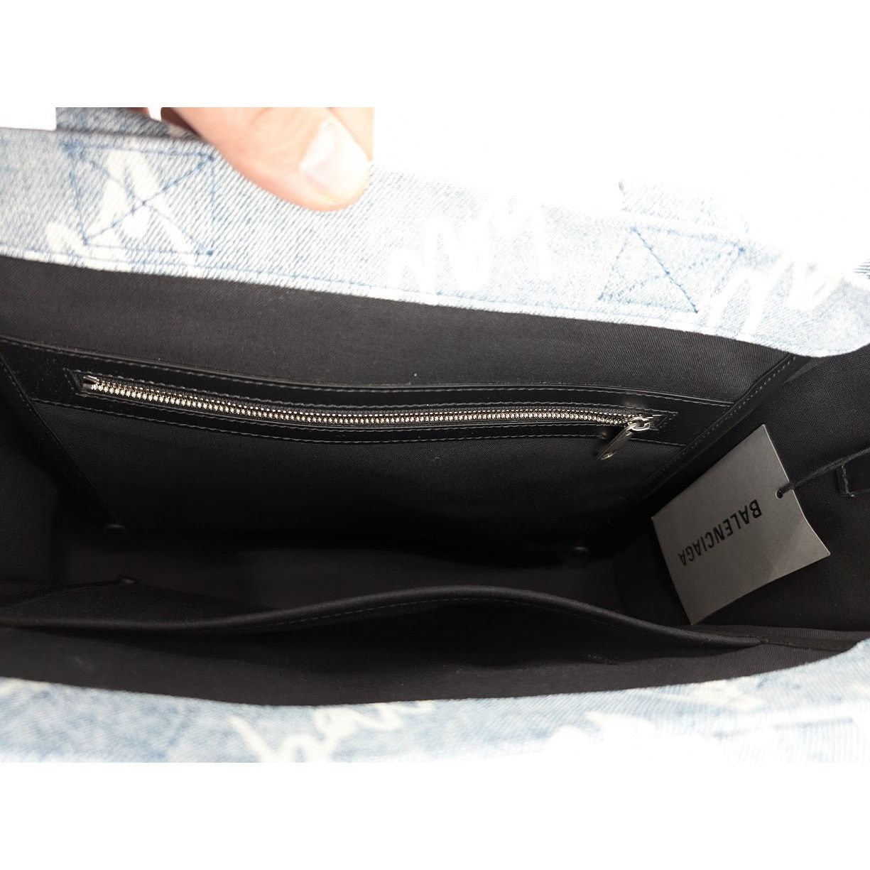 Balenciaga o1rshd1 Size: OS / Scribble Printed Denim Hardware Tote Bag Size ONE SIZE - 18 Thumbnail