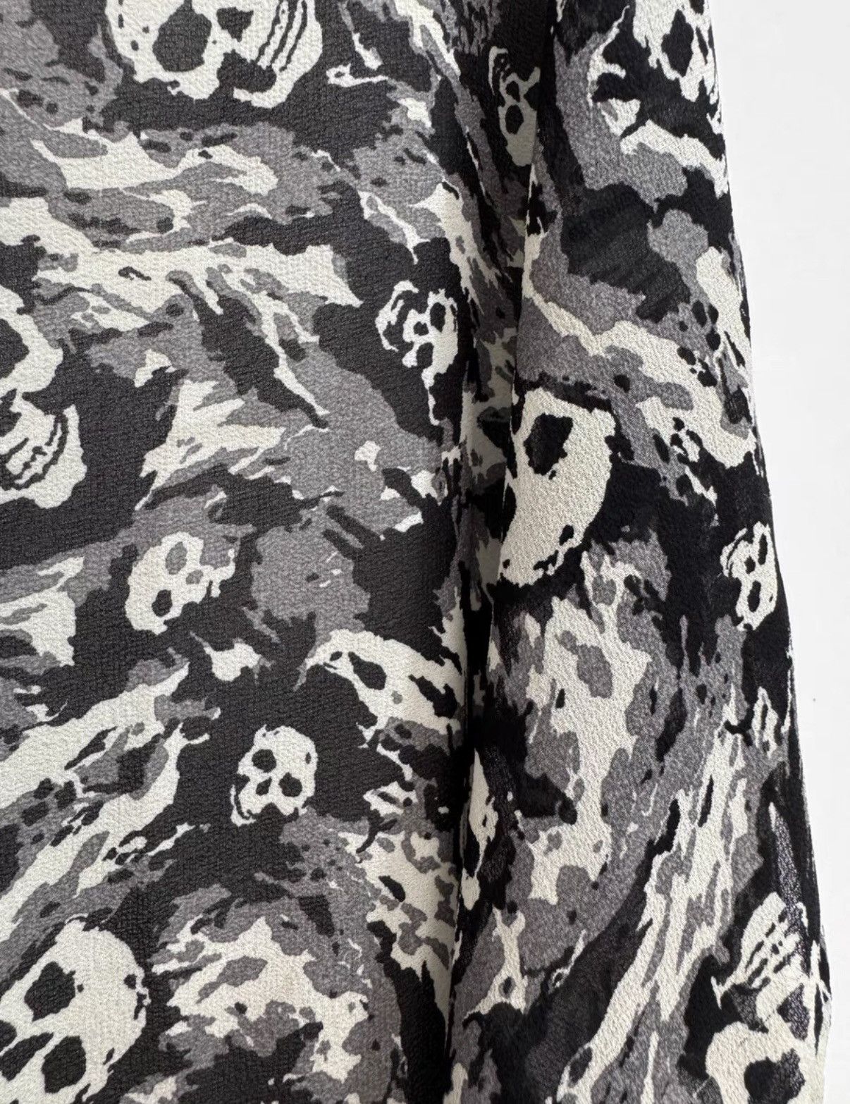 Number (N)ine Number (N)ine number nine takahiro miyashita scarf. Size ONE SIZE - 3 Thumbnail