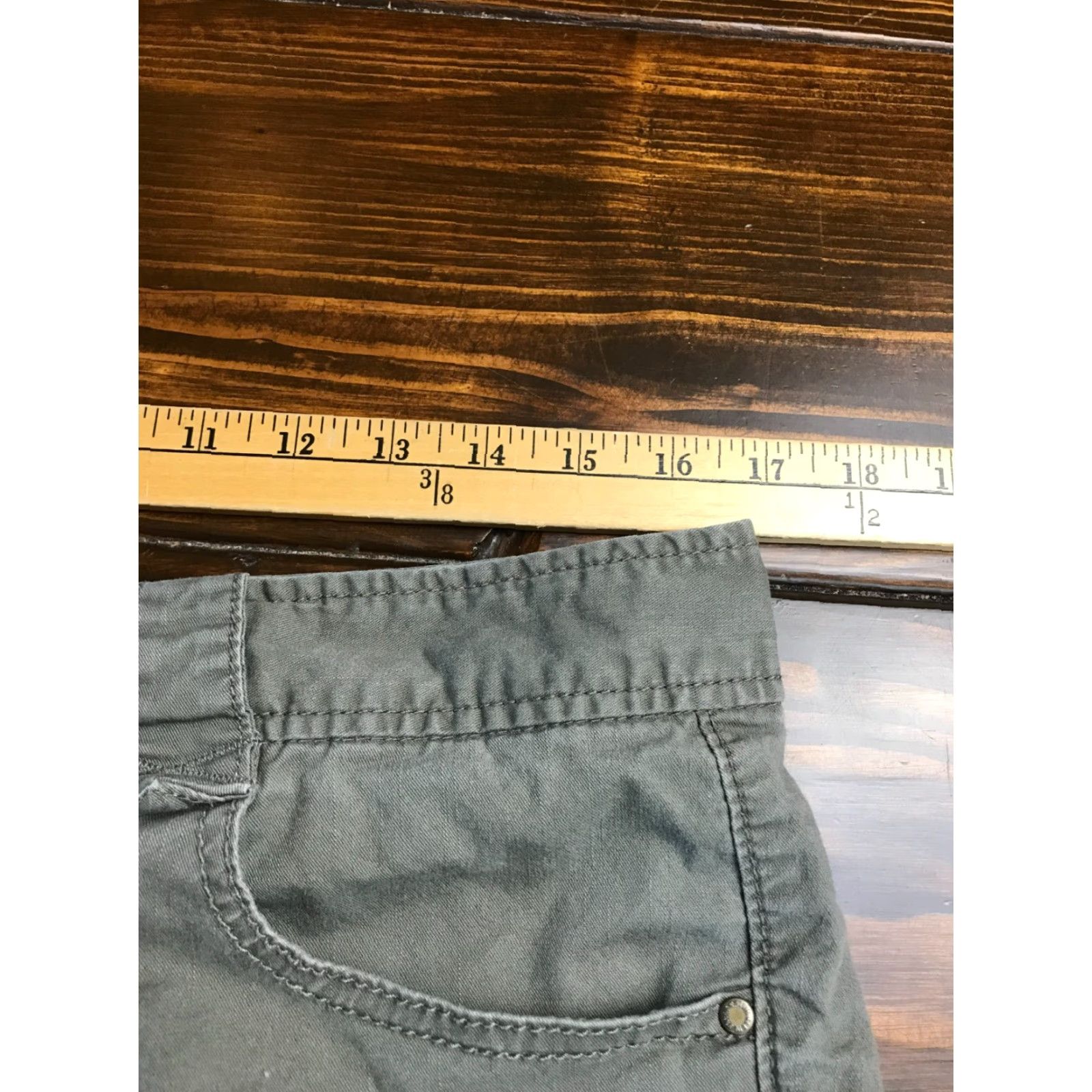 Calvin Klein Calvin Klein Pants Women 10 Green Cropped Cuffed Pockets Straight Inseam 23 in Flat Front Regular Size Type Pants Size 24" / US 00 / IT 34 - 3 Thumbnail
