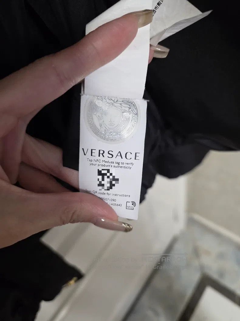 Versace Versace Black hooded down jacket Size S / US 4 / IT 40 - 4 Thumbnail