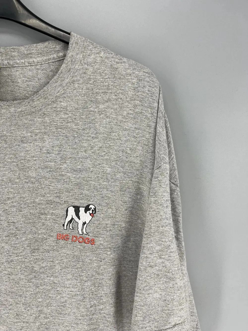 Vintage vintage Big Dogs 2005 Football Graphic Print Tee Shirt Size US XXL / EU 58 / 5 - 7 Thumbnail