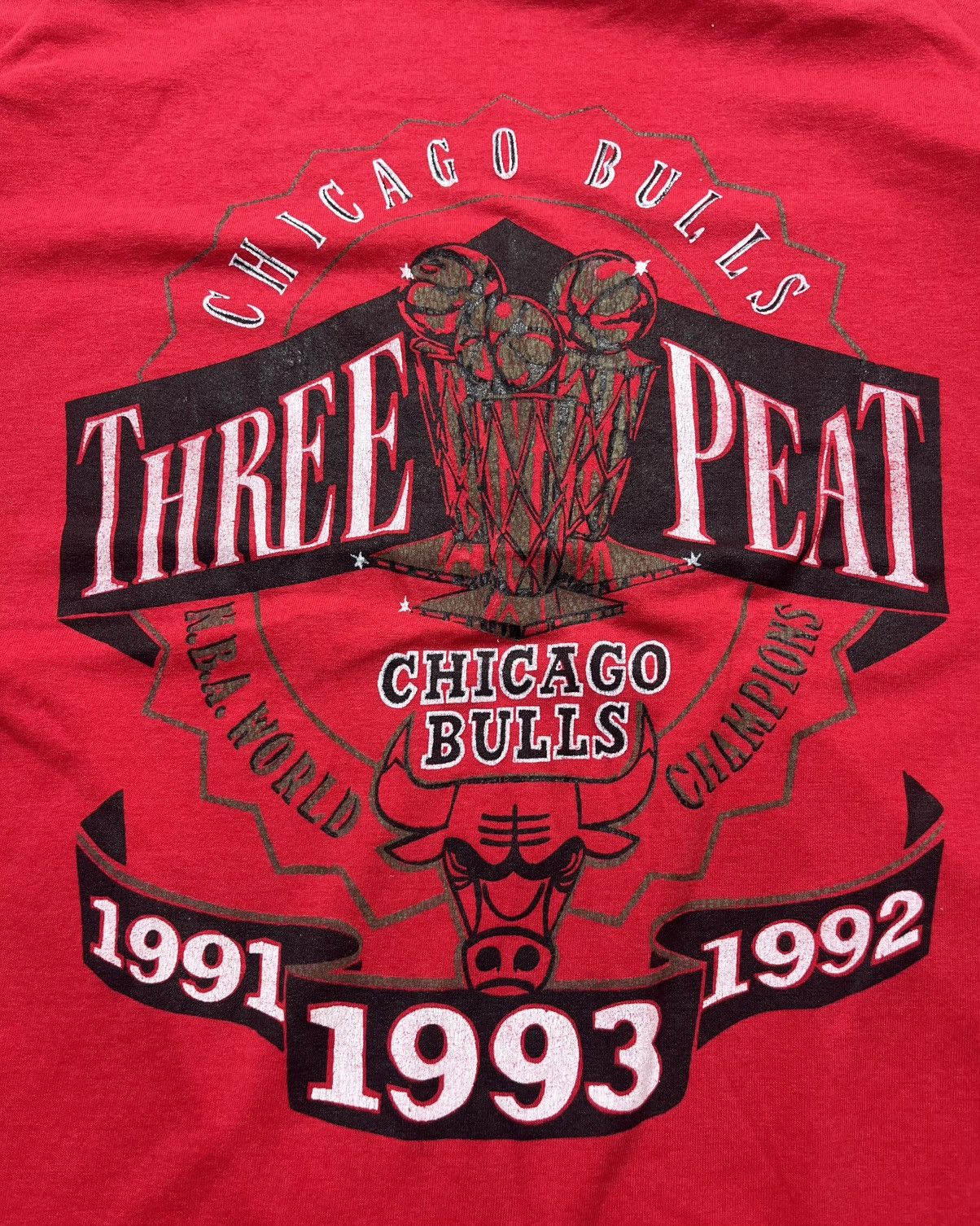 NBA × Vintage Vintage Single Stitch ‘Bulls Three Peat’ Tee Size US XL / EU 56 / 4 - 2 Thumbnail