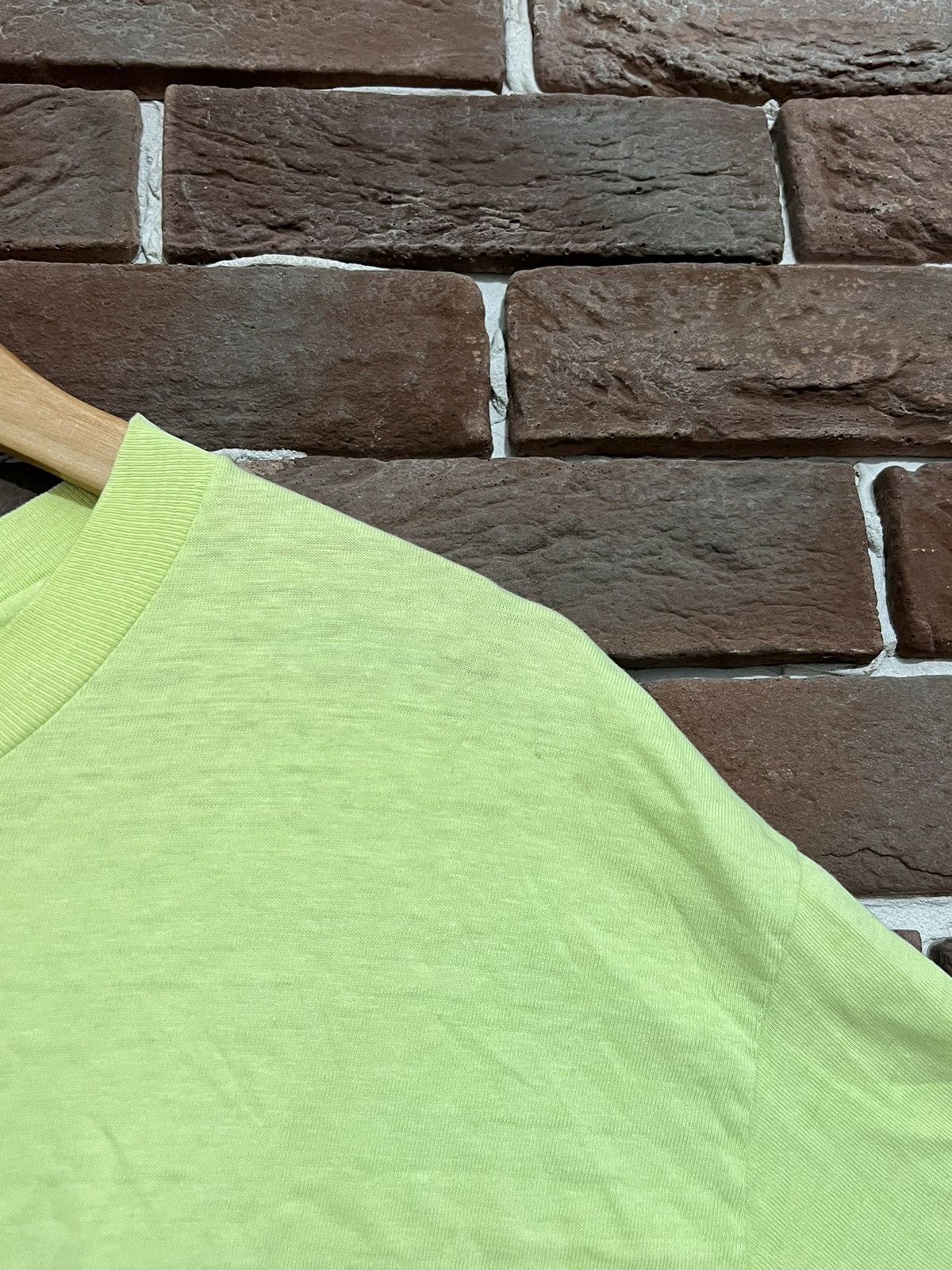 Hanes Rare 90s Vintage Neon Yellow XL Blank Tshirt Hype Grail Size US XL / EU 56 / 4 - 4 Thumbnail