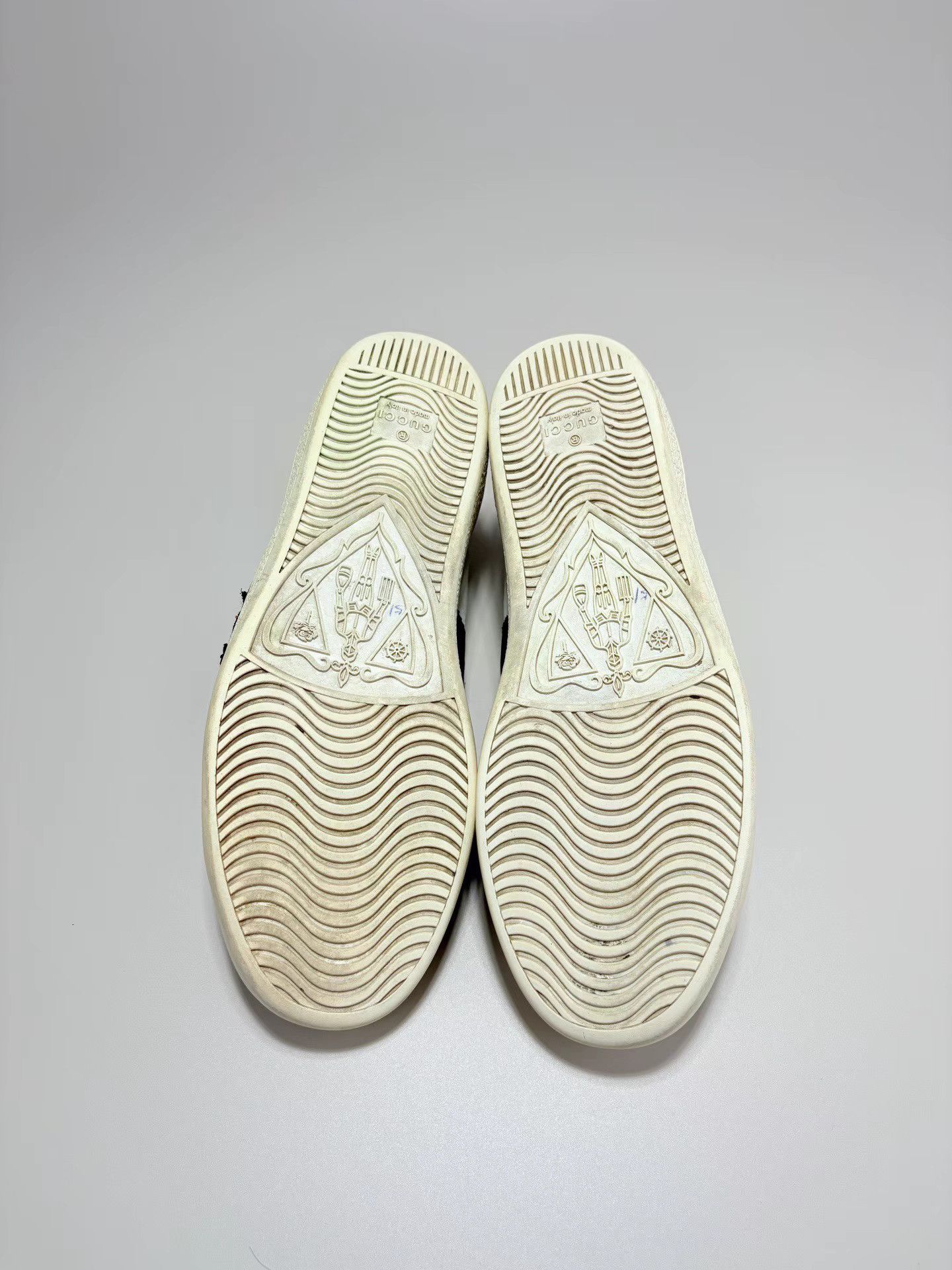 Gucci GUCCI Pineapple & Ladybug Embroidered White Sneakers K1 Size US 6.5 / IT 36.5 - 6 Thumbnail