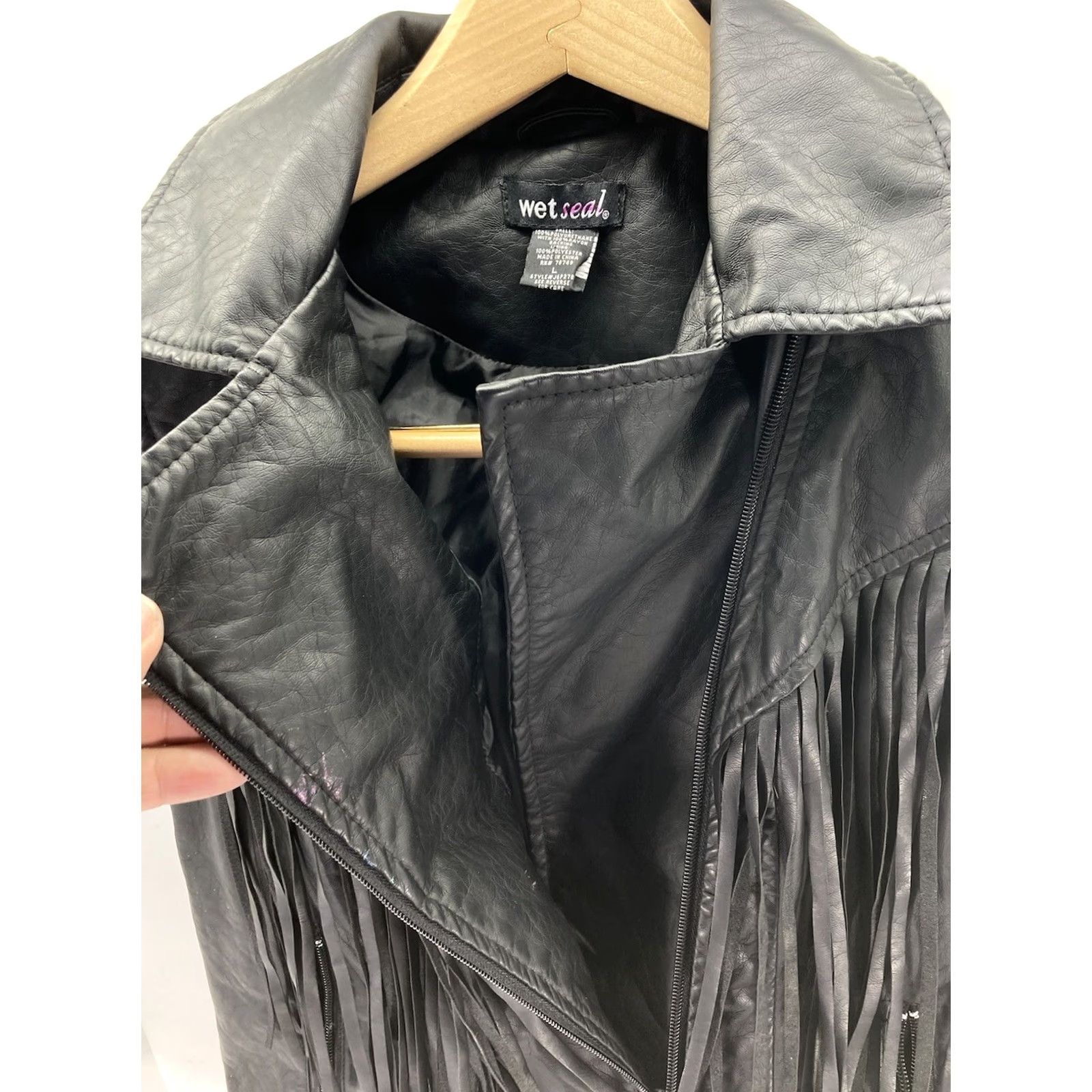 Vintage VINTAGE Wet-seal Vest Women L Black Full Zip Fringe Sleeveless Motorcycle Jacket Style Women's Leather Faux Leather Vest Black Fringe Full Zip L Women Size L / US 10 / IT 46 - 5 Thumbnail