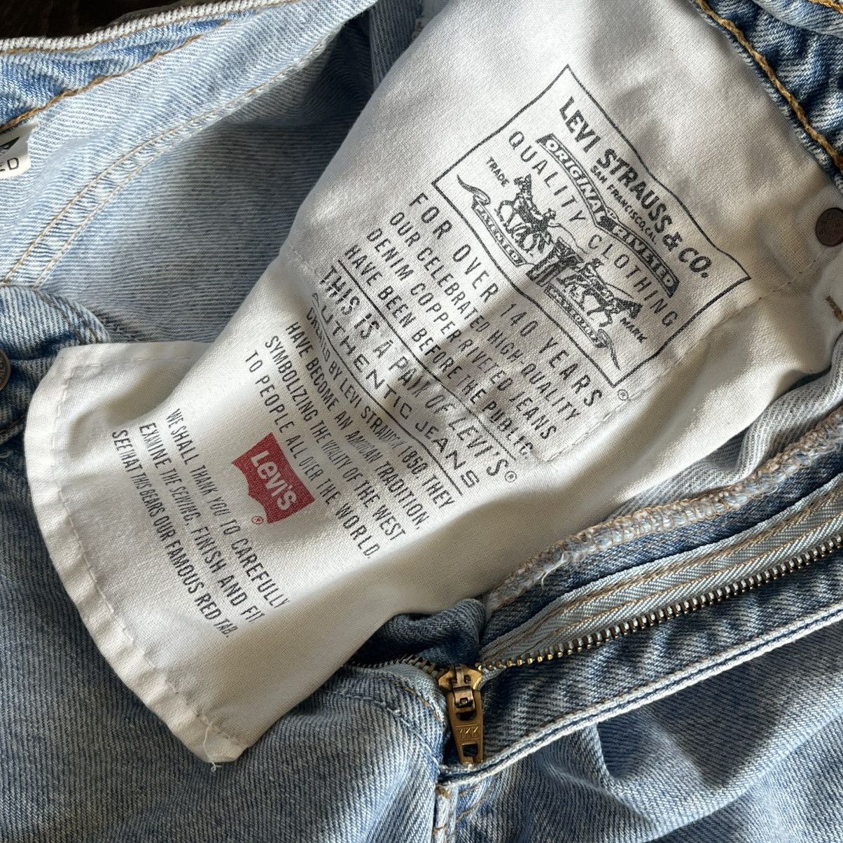 Levi's Vintage 90s Levis 521 Tapered Fit Leg Light Wash Denim Jeans Size 32" / US 10 / IT 46 - 11 Thumbnail