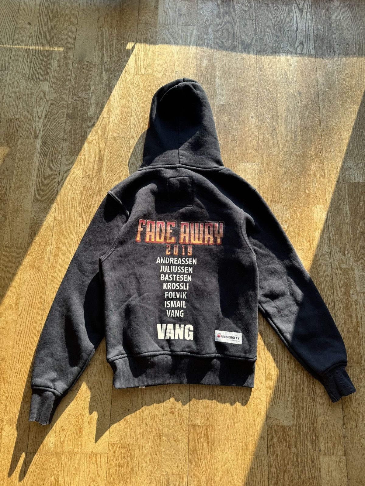 Vintage RARE LOGIC FADE AWAY RAP ALBUM VINTAGE HOODIE Size US S / EU 44-46 / 1 - 2 Thumbnail