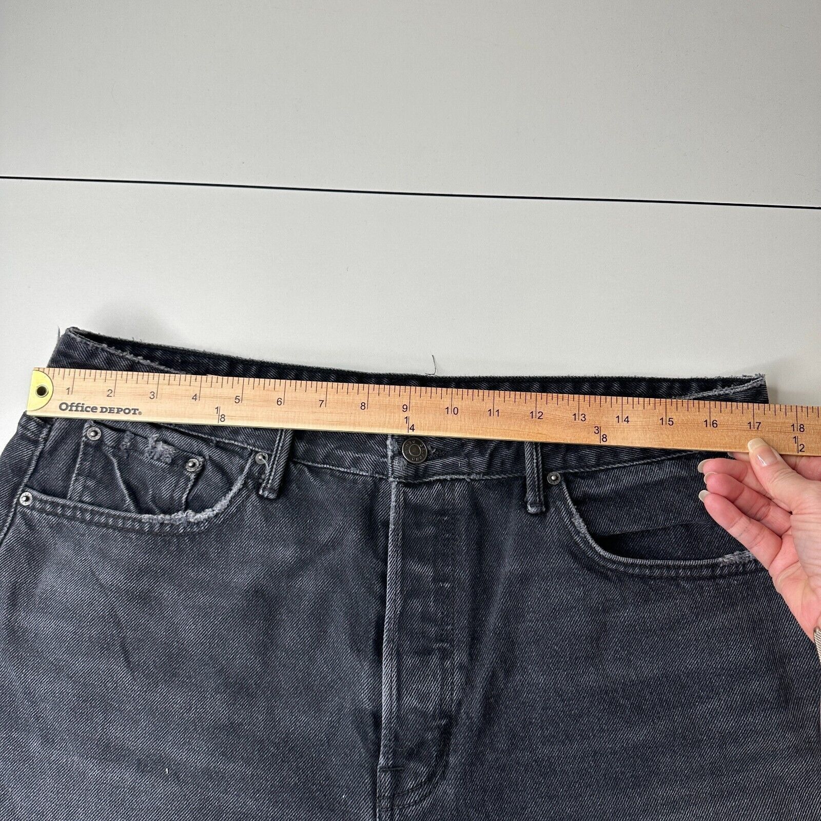 GRLFRND GRLFRND Cindy Button Fly High Rise Gray CutOff Jean Short 32 Size 32" / US 10 / IT 46 - 10 Thumbnail