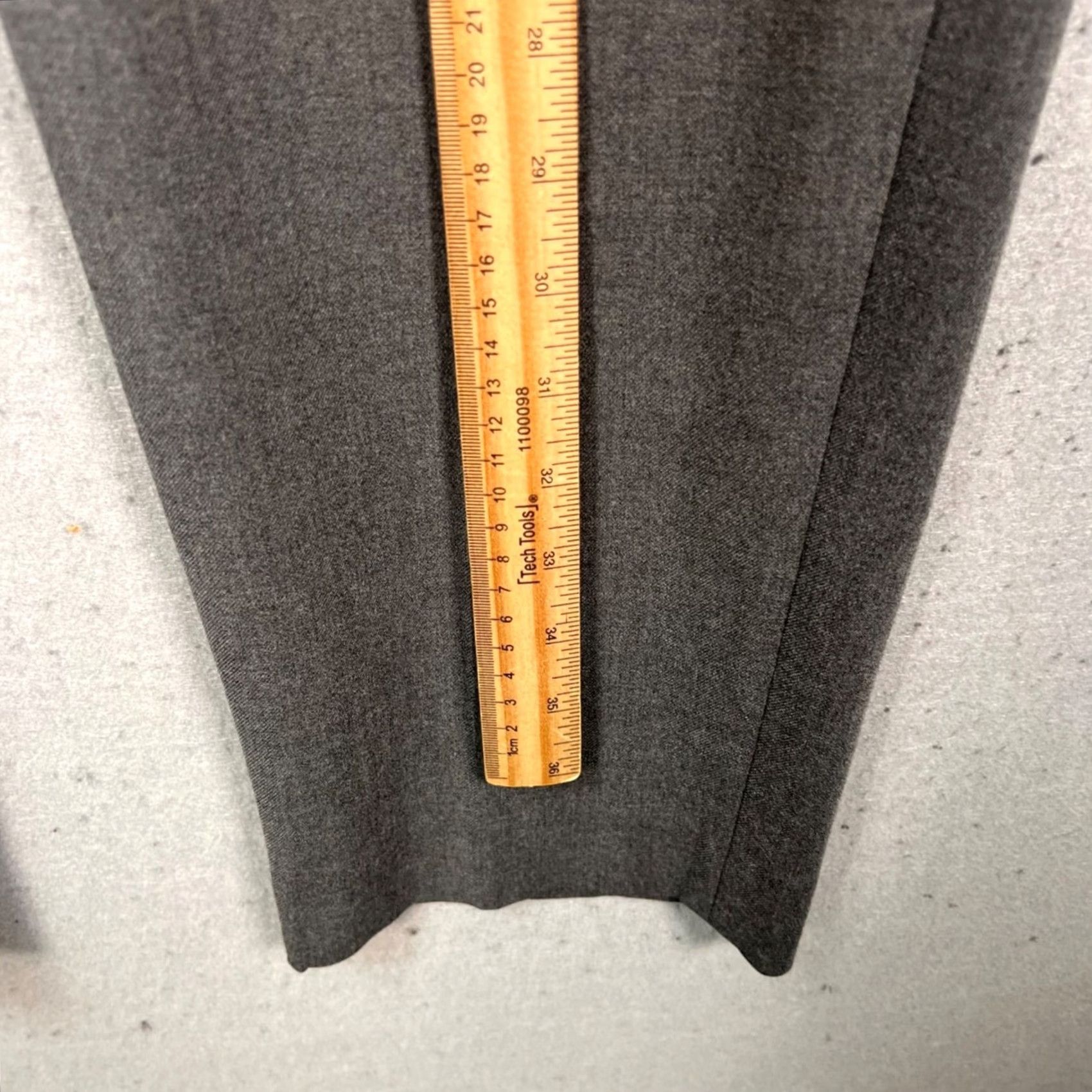 Uniqlo Uniqlo Mens XL Dress Pants Gray Polyester Blend Flat Front Tapered Inseam 27in Slashed Pockets Men Clothing Size US 36 / EU 52 - 5 Thumbnail