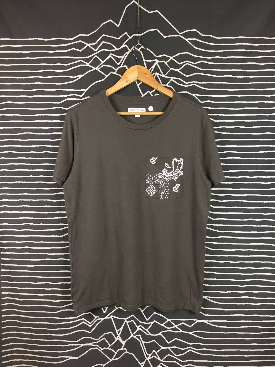 Vintage And Now This Bandana Print Pocket Wide Neck Tee Size US L / EU 52-54 / 3 - 2 Thumbnail