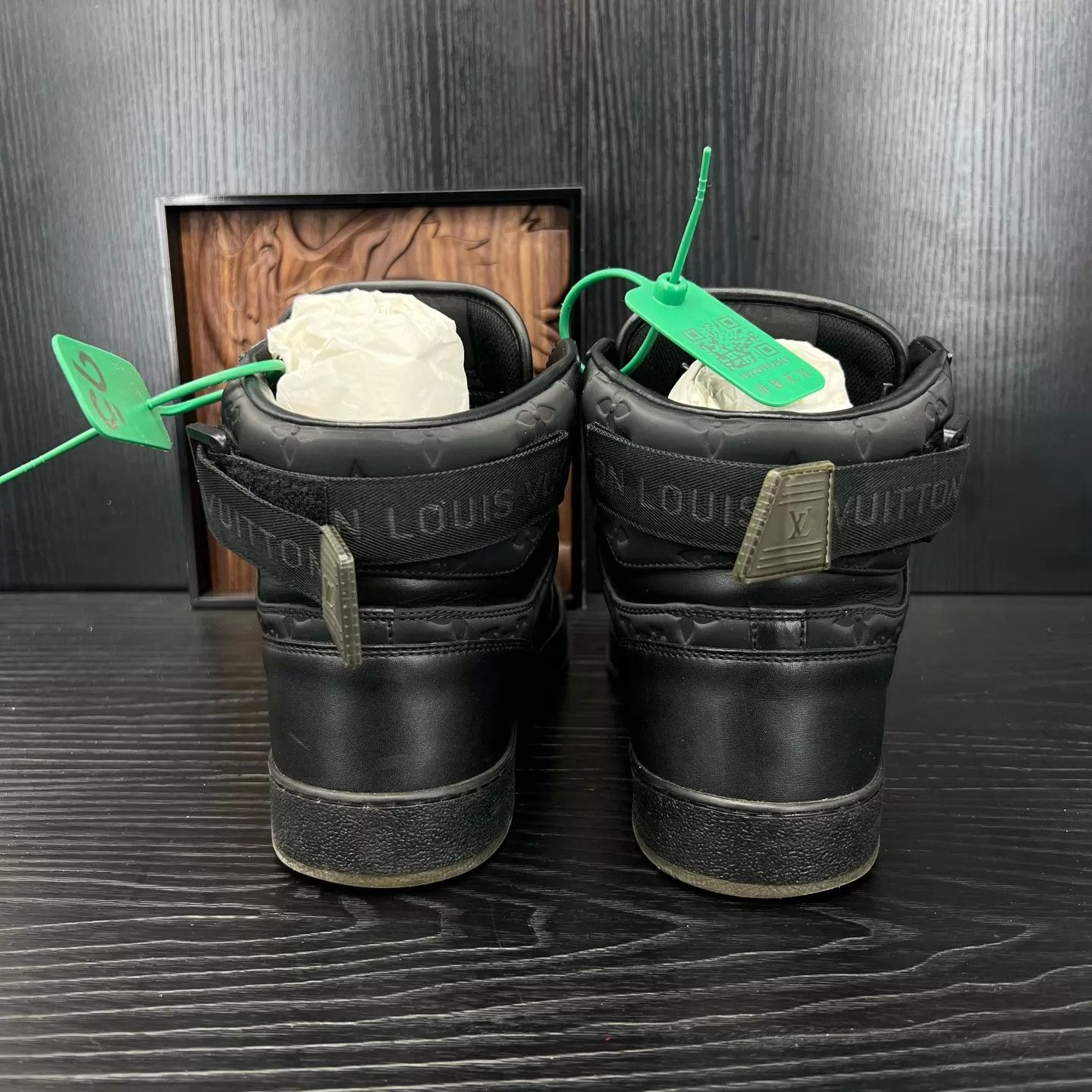 Louis Vuitton Louis Vuitton Rivoli Black Embossed 6.5/40.5 Size US 7.5 / EU 40-41 - 4 Thumbnail