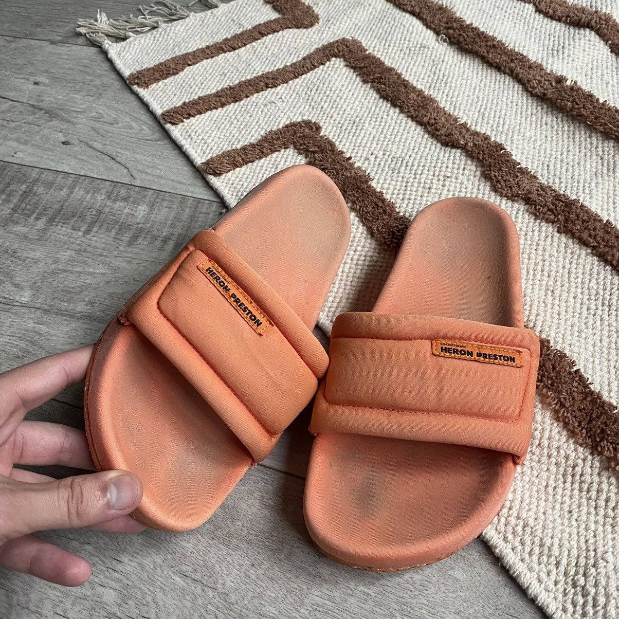 Heron Preston HERON PRESTON ORANGE SLIDES SHOES Size US 7 / IT 37 - 5 Thumbnail