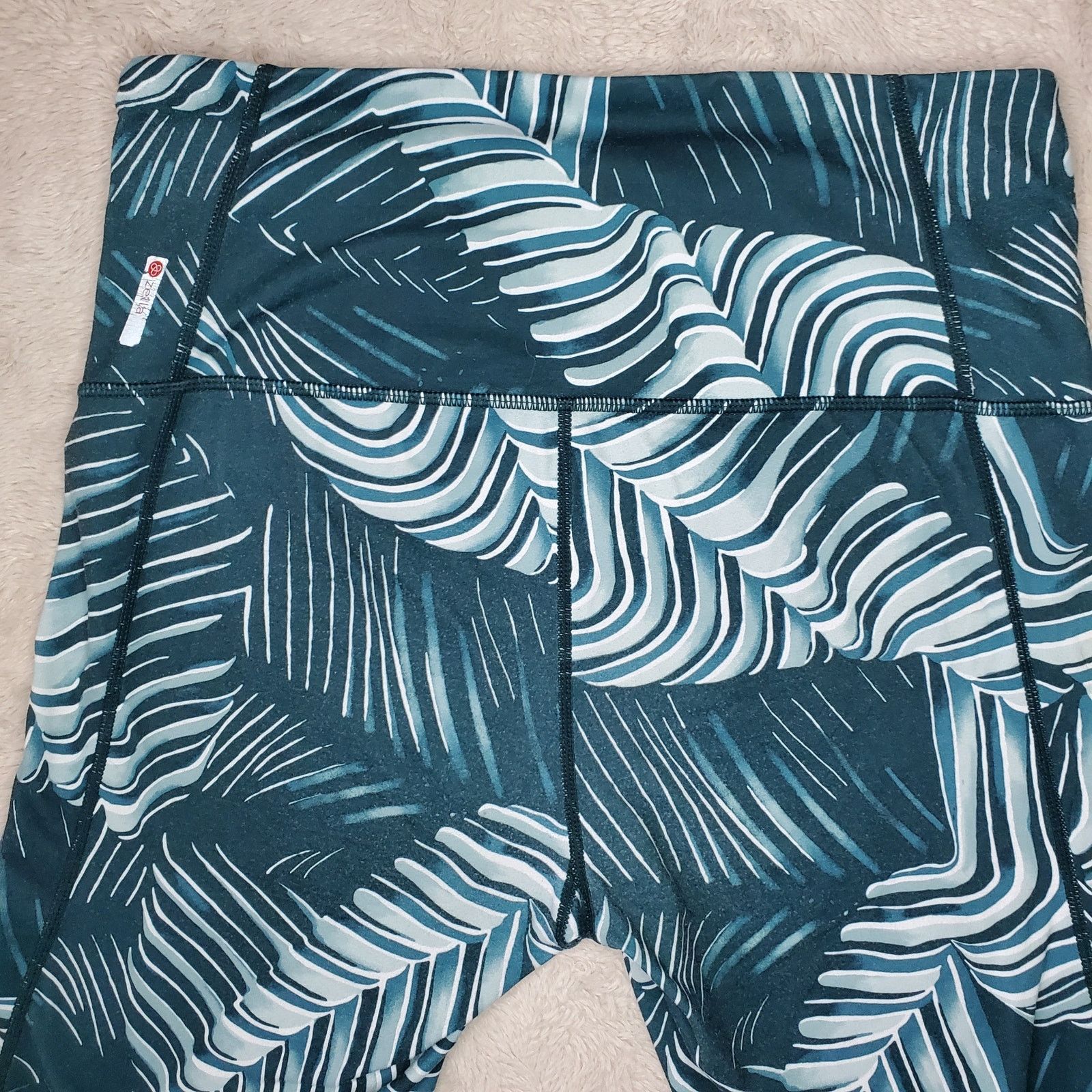 Other Zella Green Leaf Leggings Medium Size 28" / US 6 / IT 42 - 8 Thumbnail