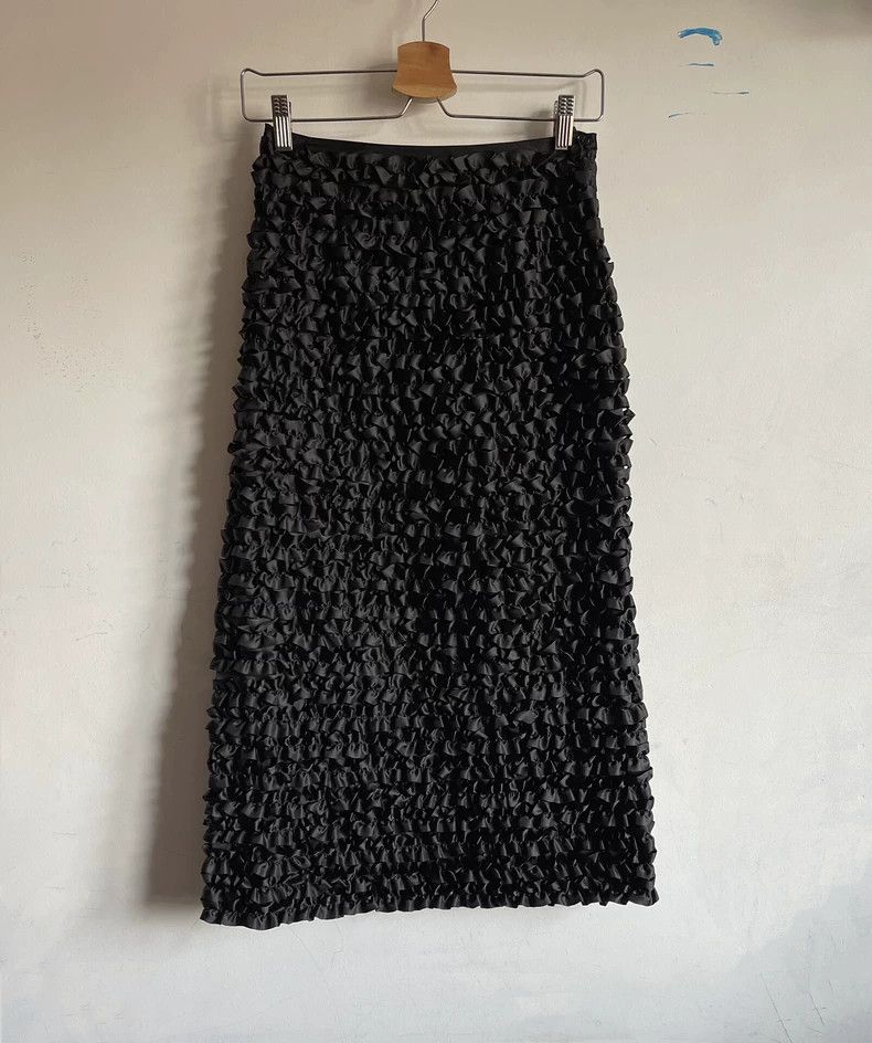 Comme des Garcons Comme des Garcons size M A long skirt with black ruffles a Size 23" - 1 Thumbnail