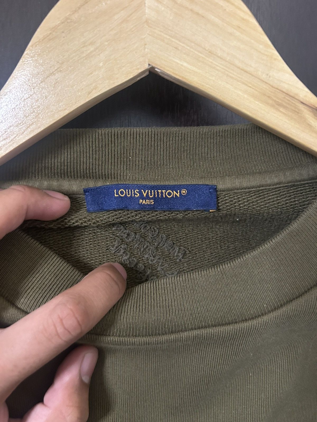 Louis Vuitton Louis Vuitton LV Lovers Olive Crewneck Size US XL / EU 56 / 4 - 5 Thumbnail