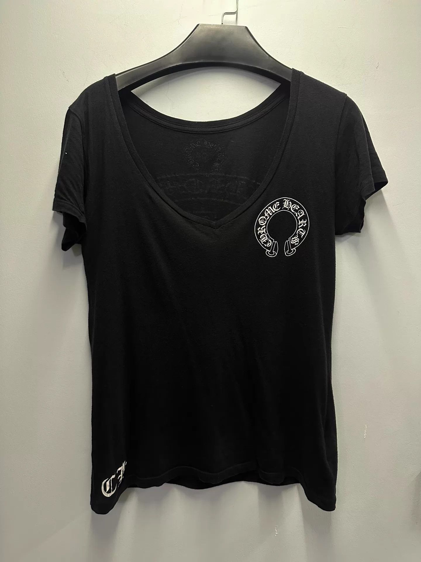 Chrome Hearts Chrome Hearts Deep V Horseshoe 3-Elem Sanskrit SS M Size US M / EU 48-50 / 2 - 1 Thumbnail