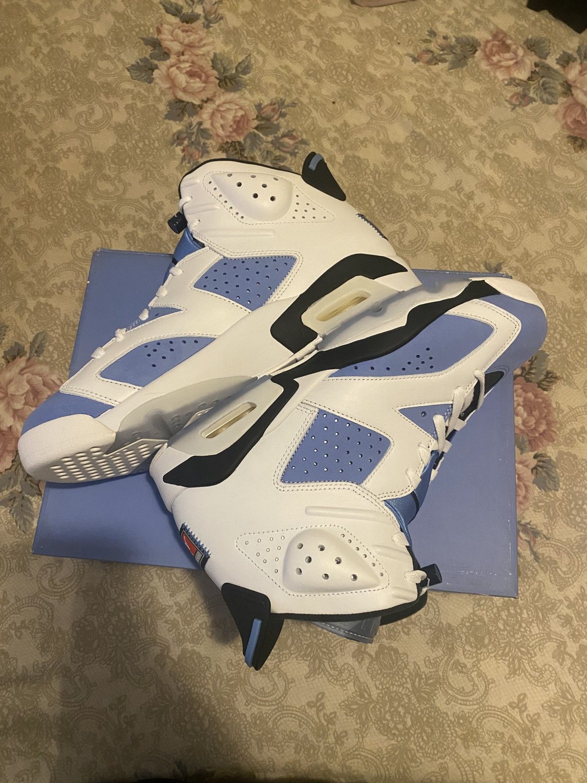 Jordan Brand Air Jordan 6 Retro UNC Size US 10.5 / EU 43-44 - 4 Thumbnail