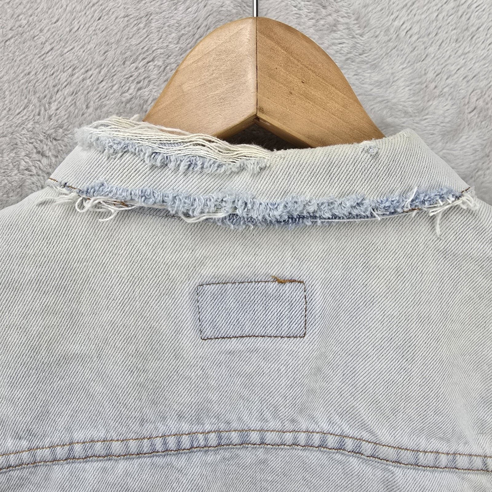 Levi's Vintage Levis Denim Trucker Jacket Large 70506-0217 Thrashed Size US L / EU 52-54 / 3 - 16 Thumbnail