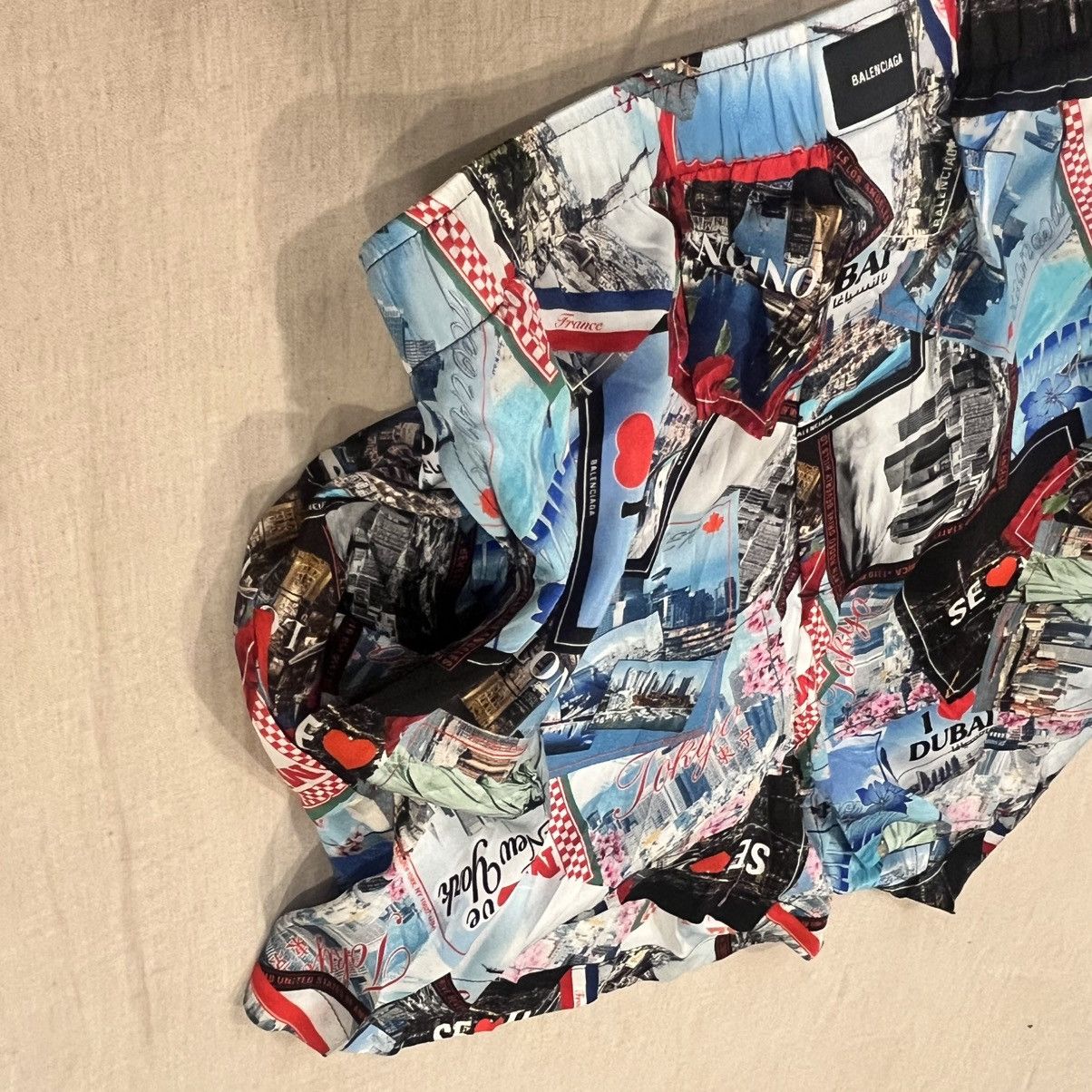 Balenciaga $1050 Balenciaga Logo Postcard Print Silk Shorts, Size 44 Size US 28 / EU 44 - 6 Thumbnail