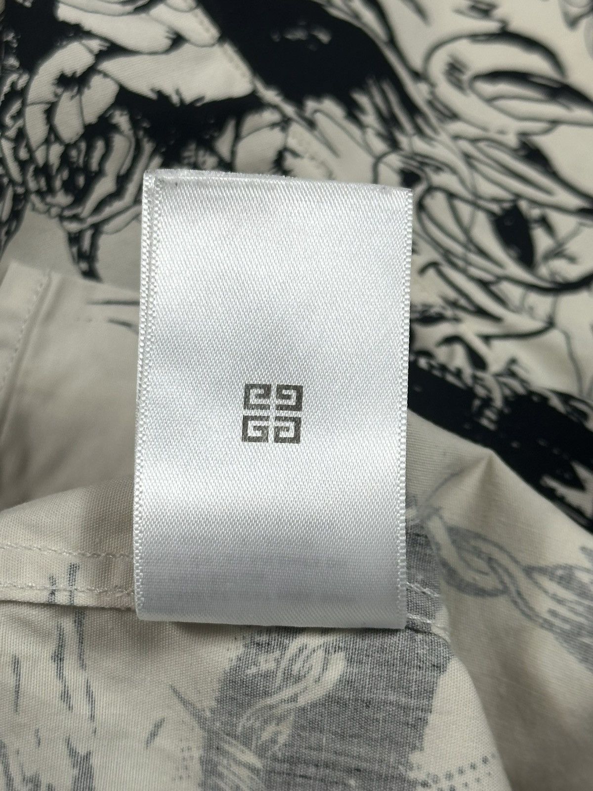 Givenchy Givenchy Tiger Camo Gothic Short Sleeve Zip Shirt Size US L / EU 52-54 / 3 - 15 Thumbnail