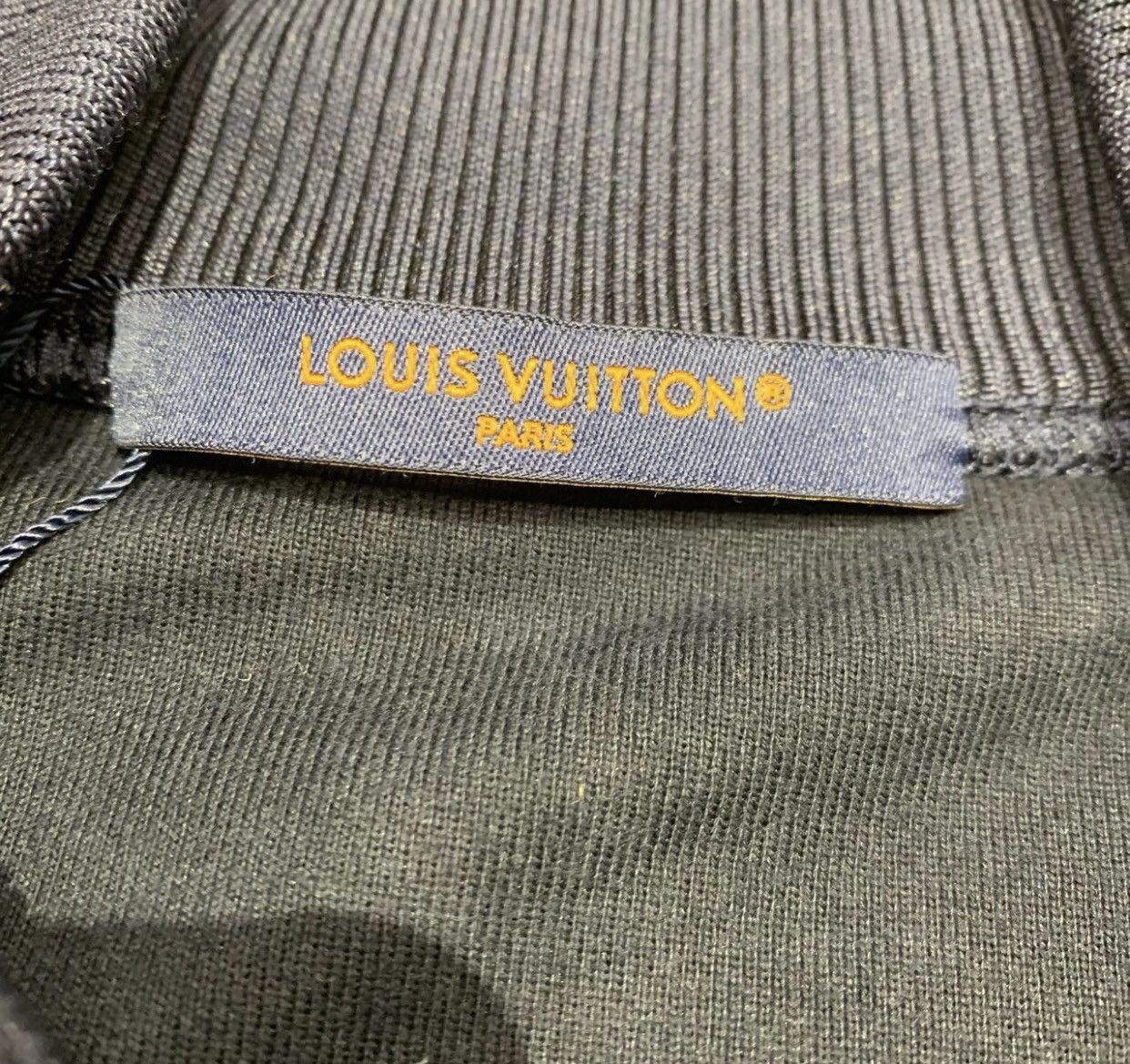 Louis Vuitton Louis Vuitton Navy blue arm three flower logo zipper jacket Size US L / EU 52-54 / 3 - 9 Thumbnail