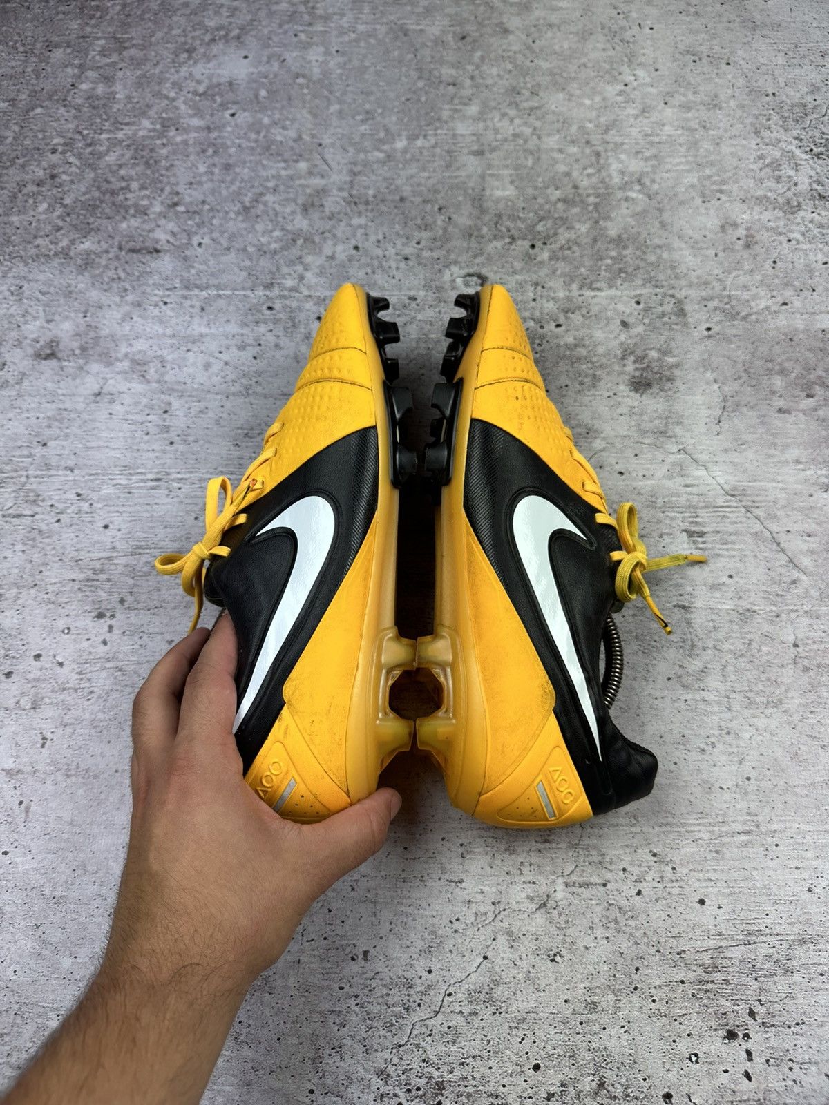 Nike 2012 Nike CTR 360 Maestro Vintage Soccer Boots Size US 13 / EU 46 - 10 Thumbnail