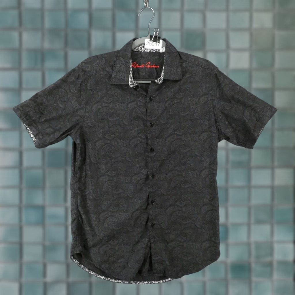 VINTAGE Robert Graham Men's Short Sleeve Button-Up Shirt Small