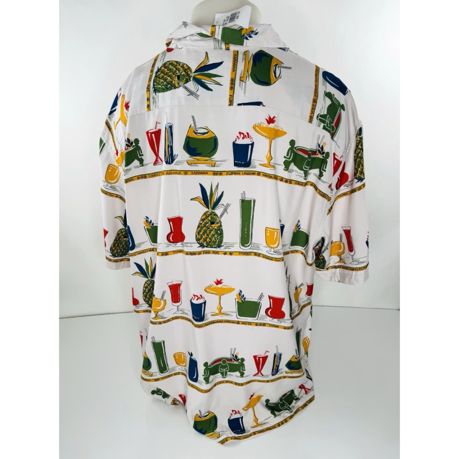 Todd Snyder KAHALA / TODD SNYDER Shirt 2XL Short Sleeve Button-Up Multicolor Hawaiian Aloha Cocktails Booze N/A Mens Size US XXL / EU 58 / 5 - 3 Thumbnail