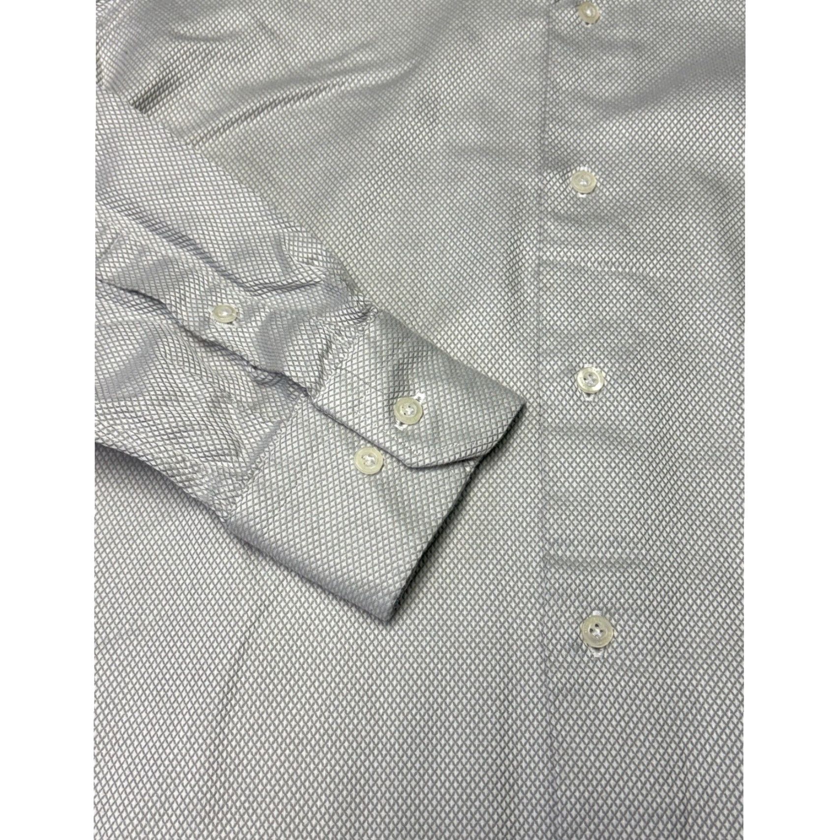 Robert Graham Robert Graham Mens Grey Textured Diamond Weave Button Down Shirt M 15.5 Gray Cotton Button-Up Embroidered 44 in Chest Classic" Size US M / EU 48-50 / 2 - 3 Thumbnail