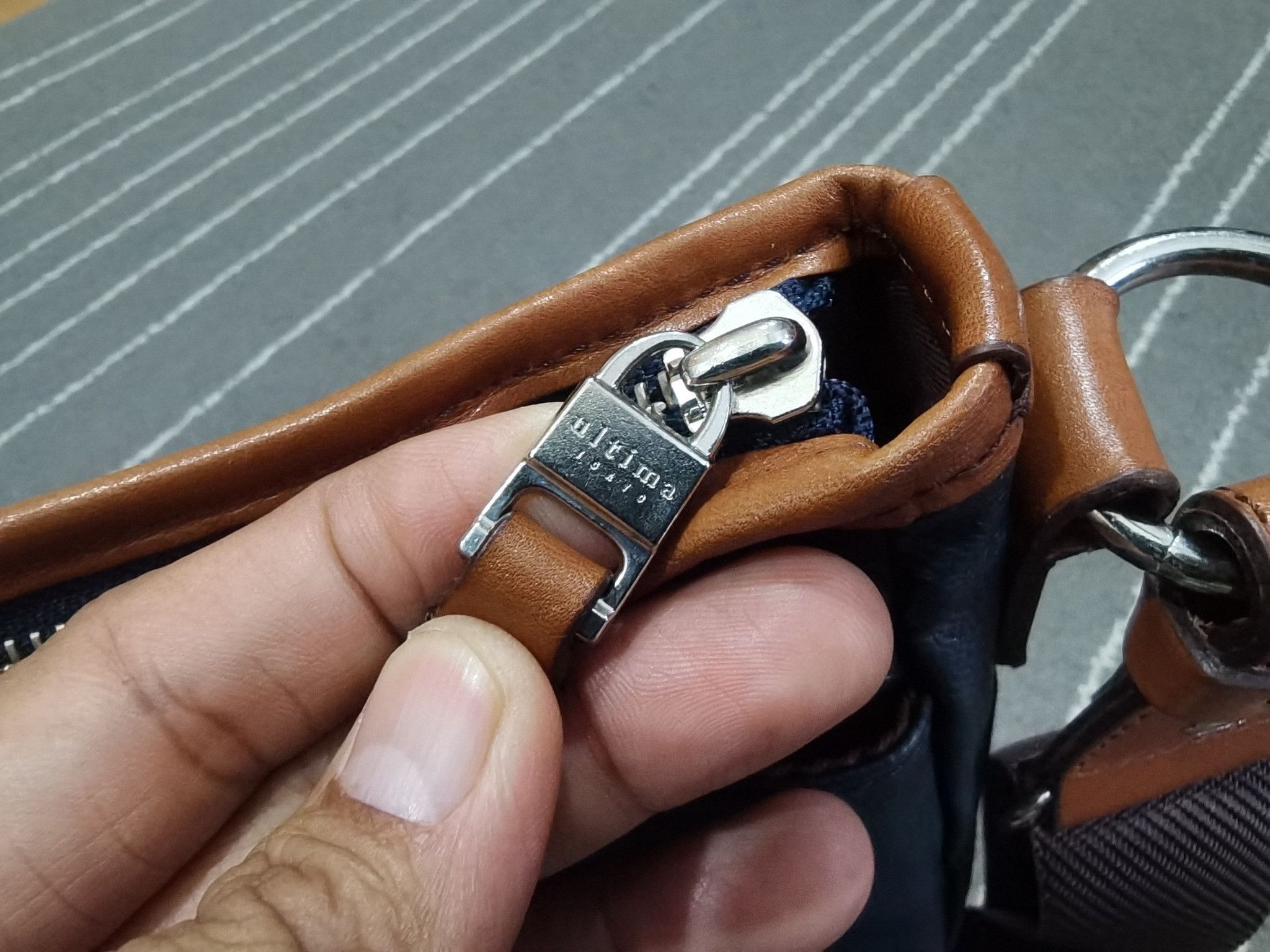 Japanese Brand ultima TOKYO by Marcello Bonvini leather sling bag Size ONE SIZE - 10 Thumbnail