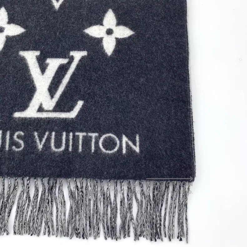 Louis Vuitton Louis Vuitton Black logo aged cashmere fringe scarf Size ONE SIZE - 4 Thumbnail
