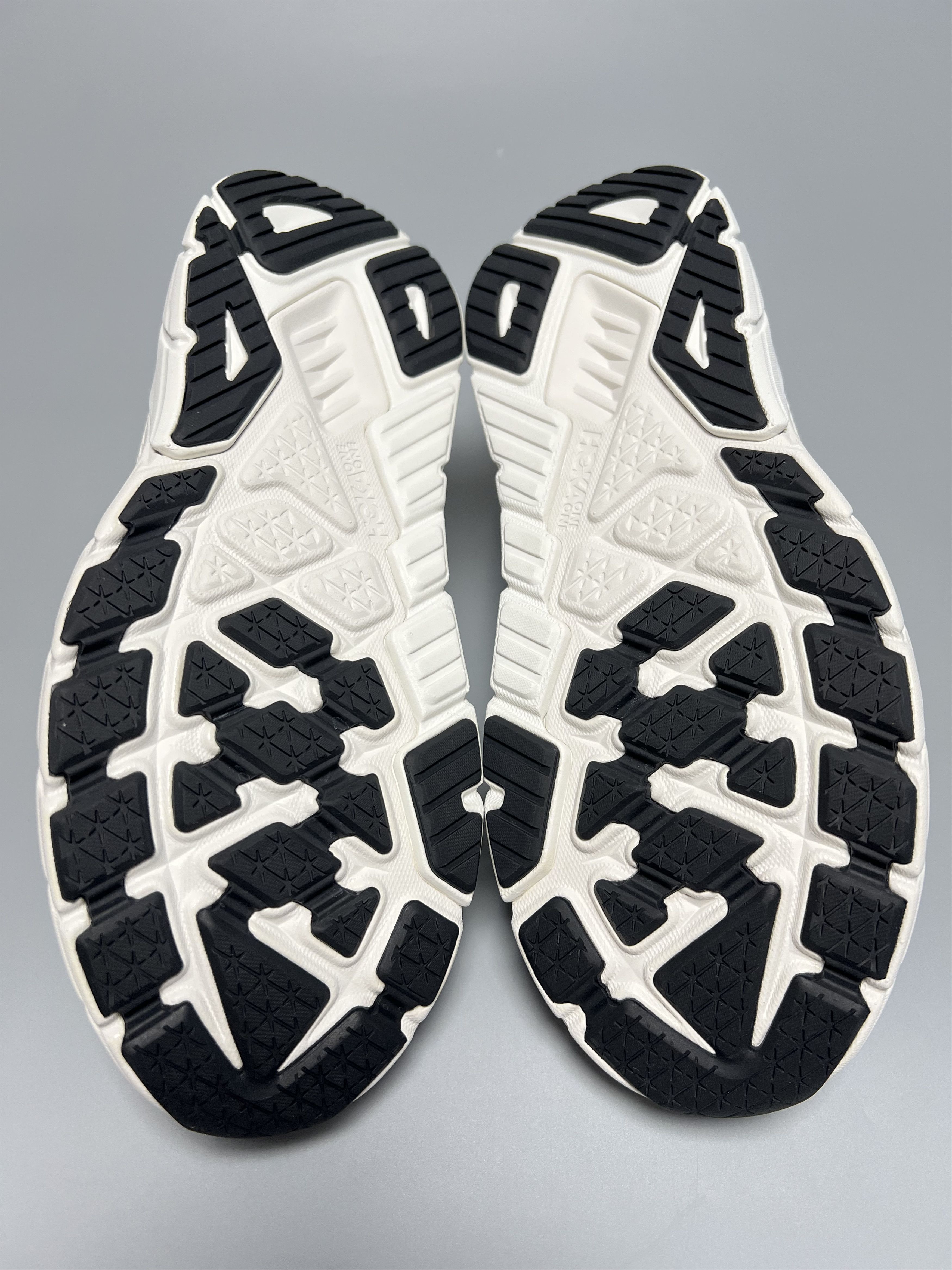 Hoka 11.5D Hoka One One Arahi 6 Running Shoes 1123194-BDBSW Size US 11.5 / EU 44-45 - 14 Thumbnail