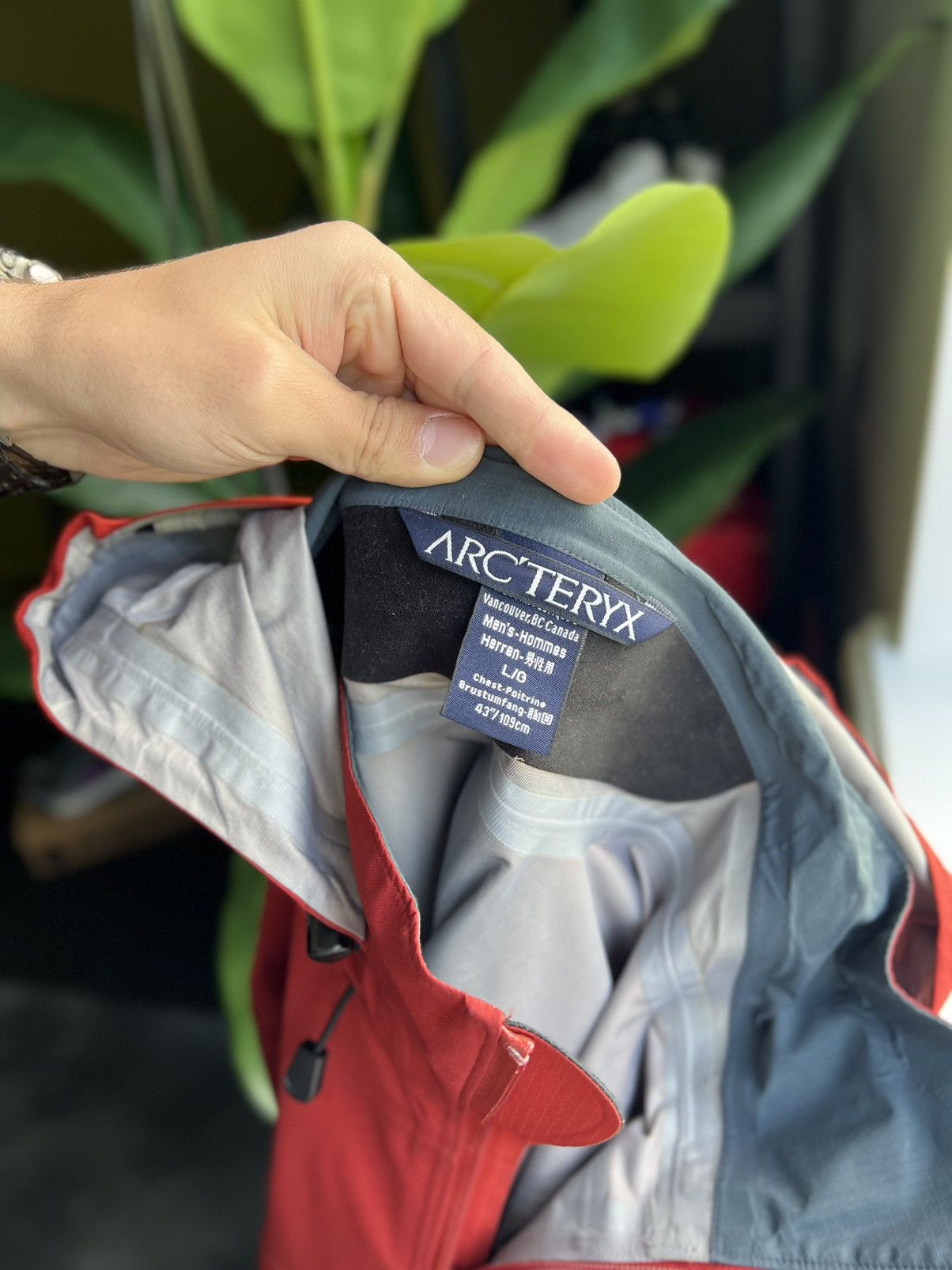 Arc'teryx × Vintage Arc’teryx Alpha SV Gore-Tex XCR Jacket Red Size L Canada Size US L / EU 52-54 / 3 - 19 Thumbnail