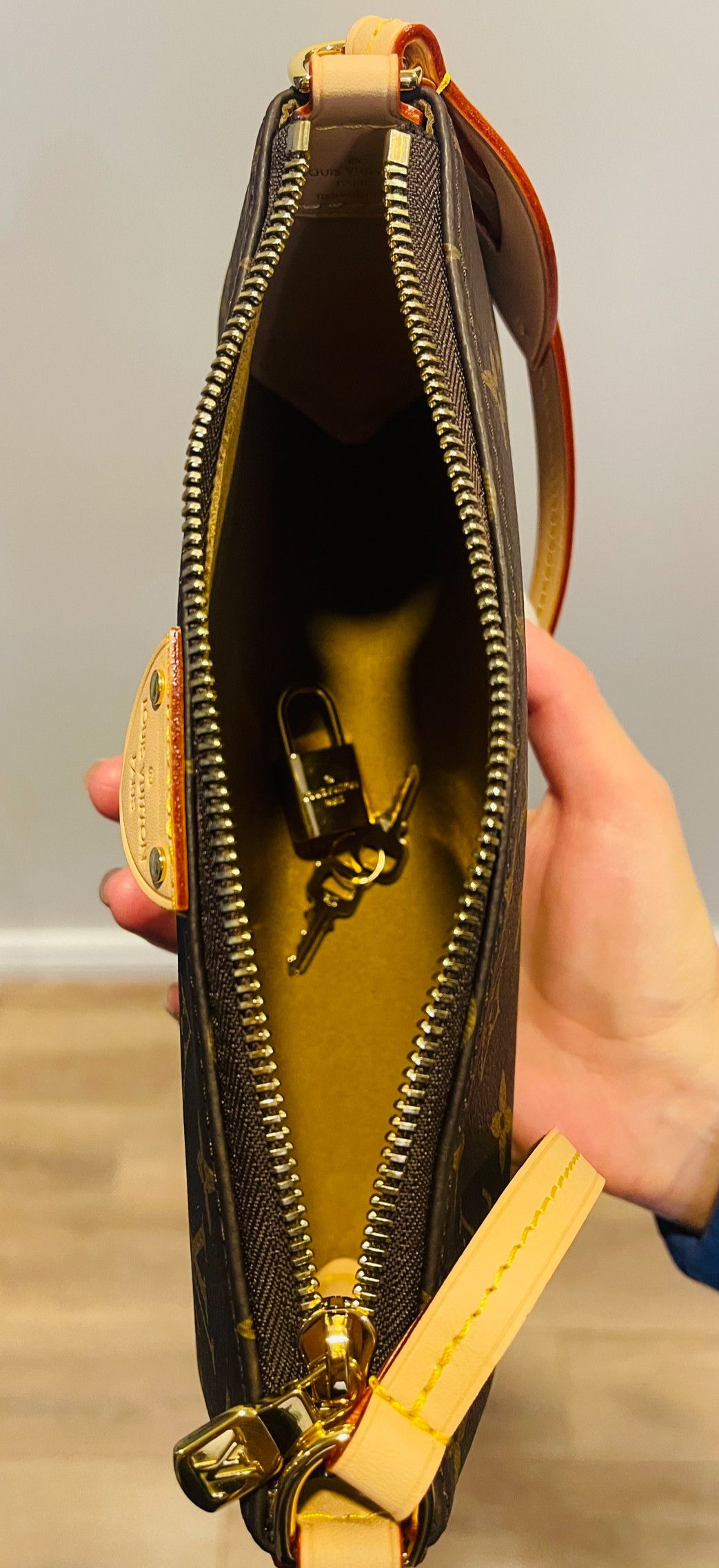 Louis Vuitton Authentic Louis Vuitton Pochette Tirette M12859 | Pre-Owned Size ONE SIZE - 9 Thumbnail