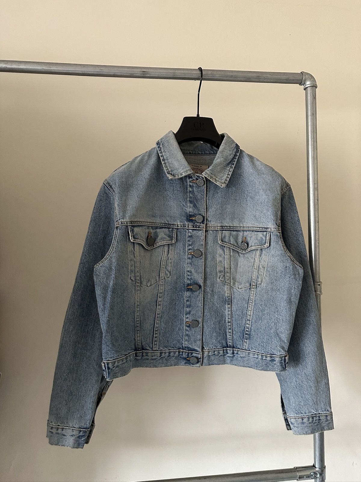 Giorgio Armani 1990s Emporio Armani Crop Denim Trucker Jacket Size US S / EU 44-46 / 1 - 1 Thumbnail