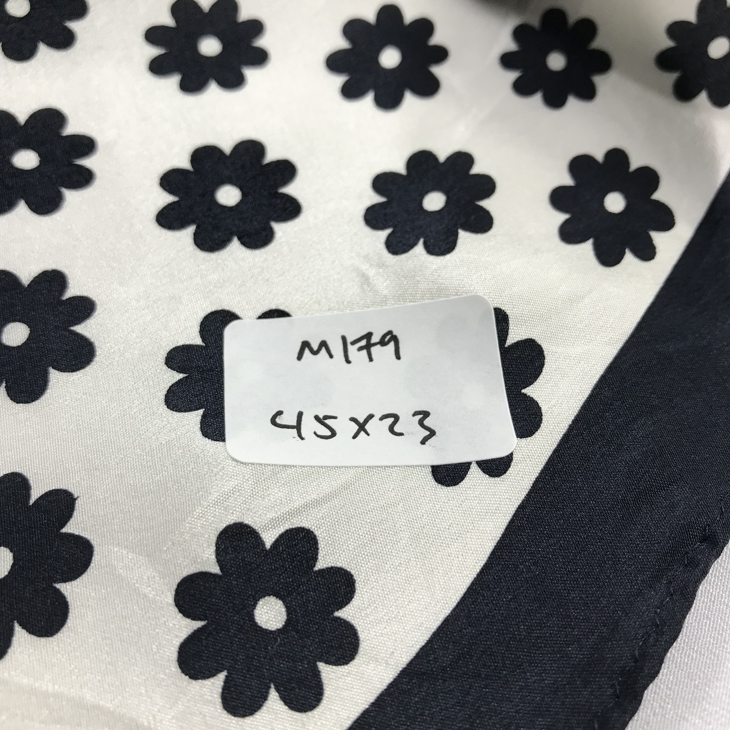 Hanae Mori Hanae Mori Floral Silk Scarf M179 Size ONE SIZE - 9 Thumbnail