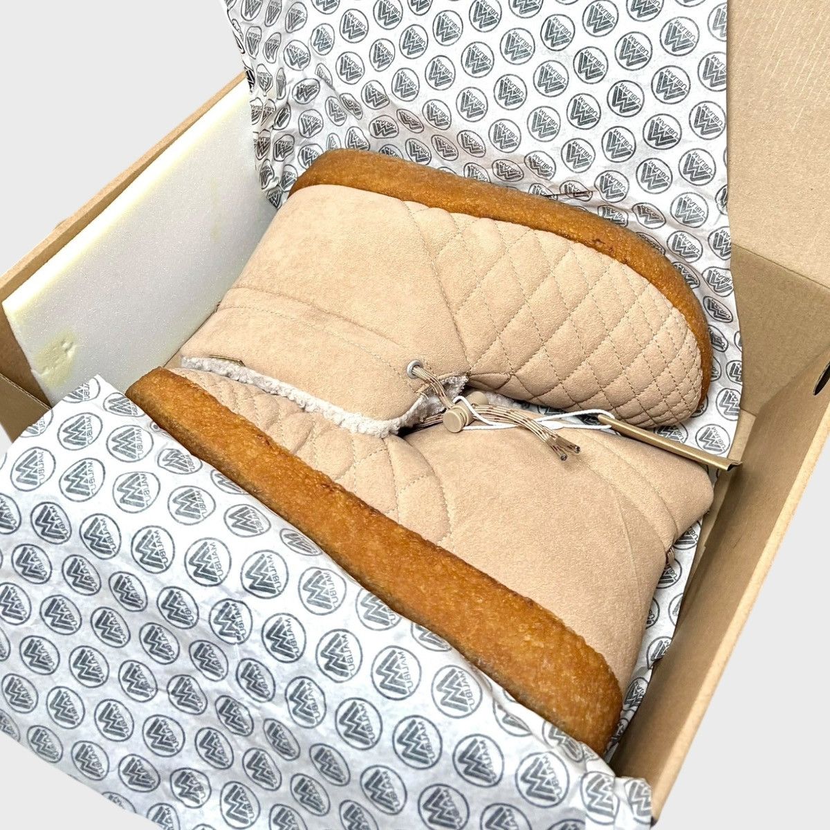 Malibu Sandals Malibu Women Quilted Fabric Little Dume Beige Boots Sz 7 Size US 7 / IT 37 - 10 Thumbnail