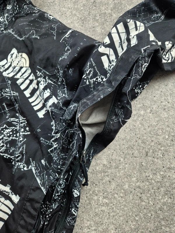 Supreme Supreme The North Face World Map Venture Jacket Size M Size US M / EU 48-50 / 2 - 4 Thumbnail