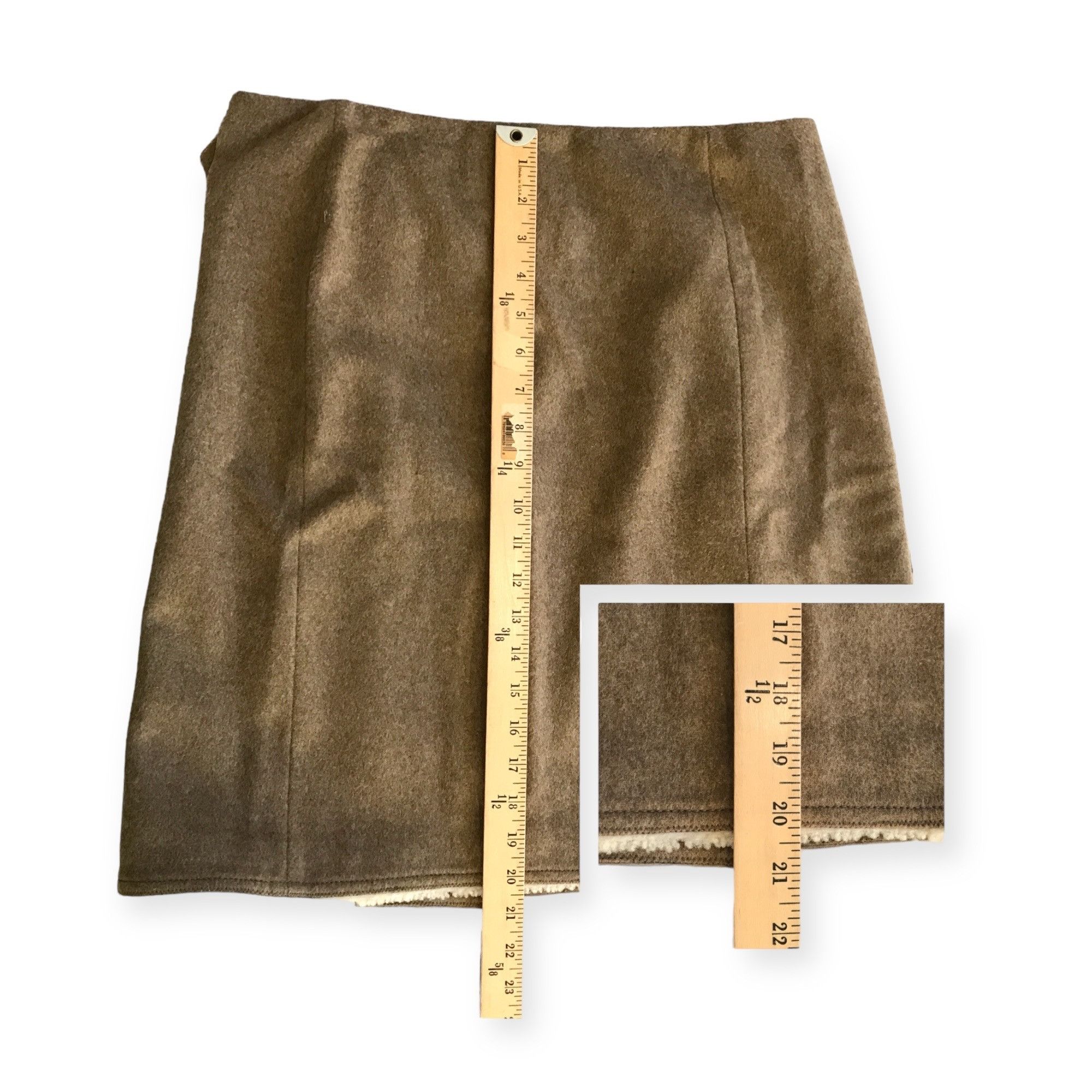 Prada Prada FW2006 Wool Wrap Skirt with Shearling Trim/Toggle Size 30" / US 8 / IT 44 - 9 Thumbnail