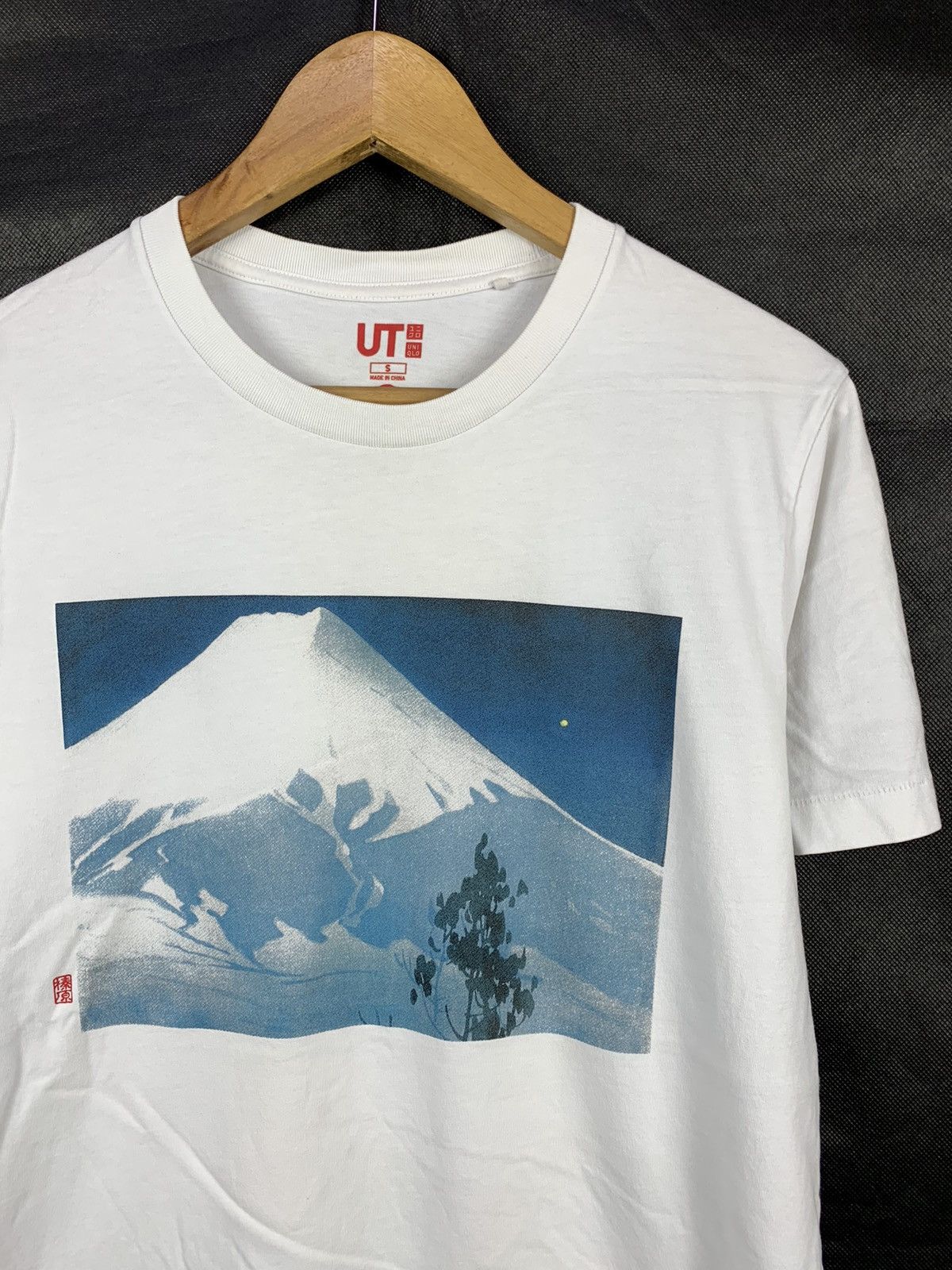 Japanese Brand Rare! Uniqlo Mount Fuji Scenery Art Tee Size US S / EU 44-46 / 1 - 2 Thumbnail